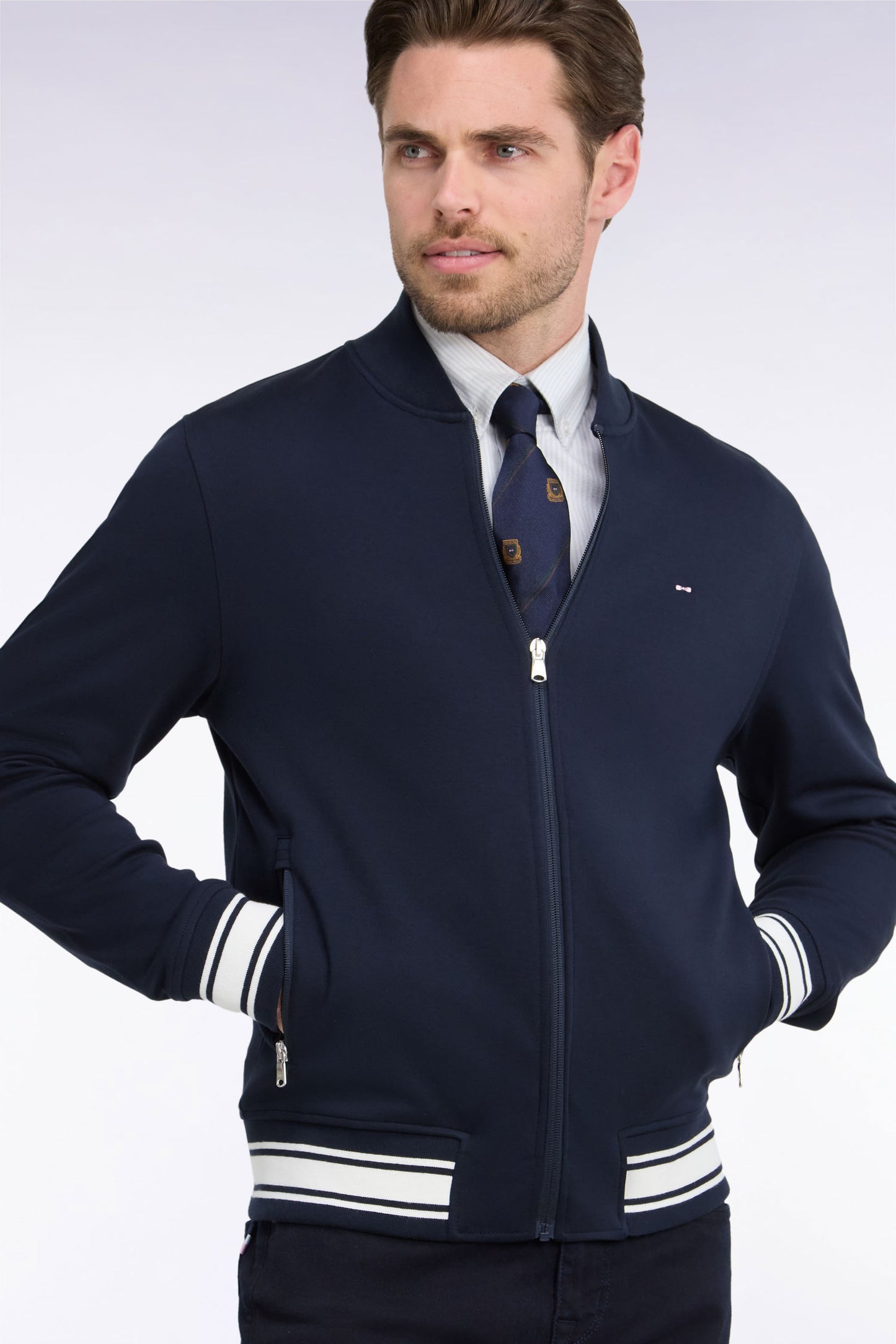 Sweatshirt zippé en interlock marine à bords-côtes Teddy coupe droite