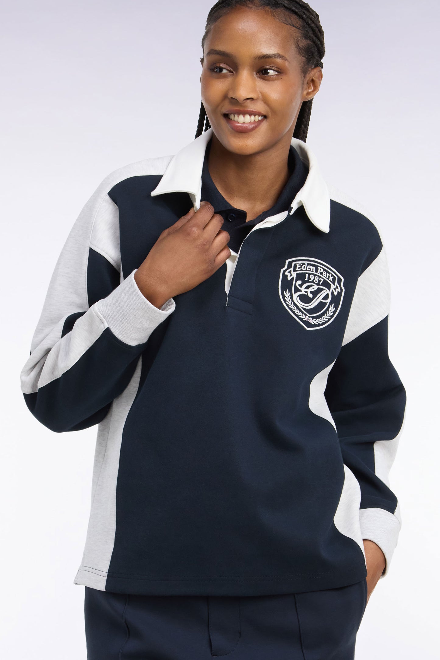 Sweatshirt unisexe à col maillot en interlock marine et découpes contrastées coupe loose