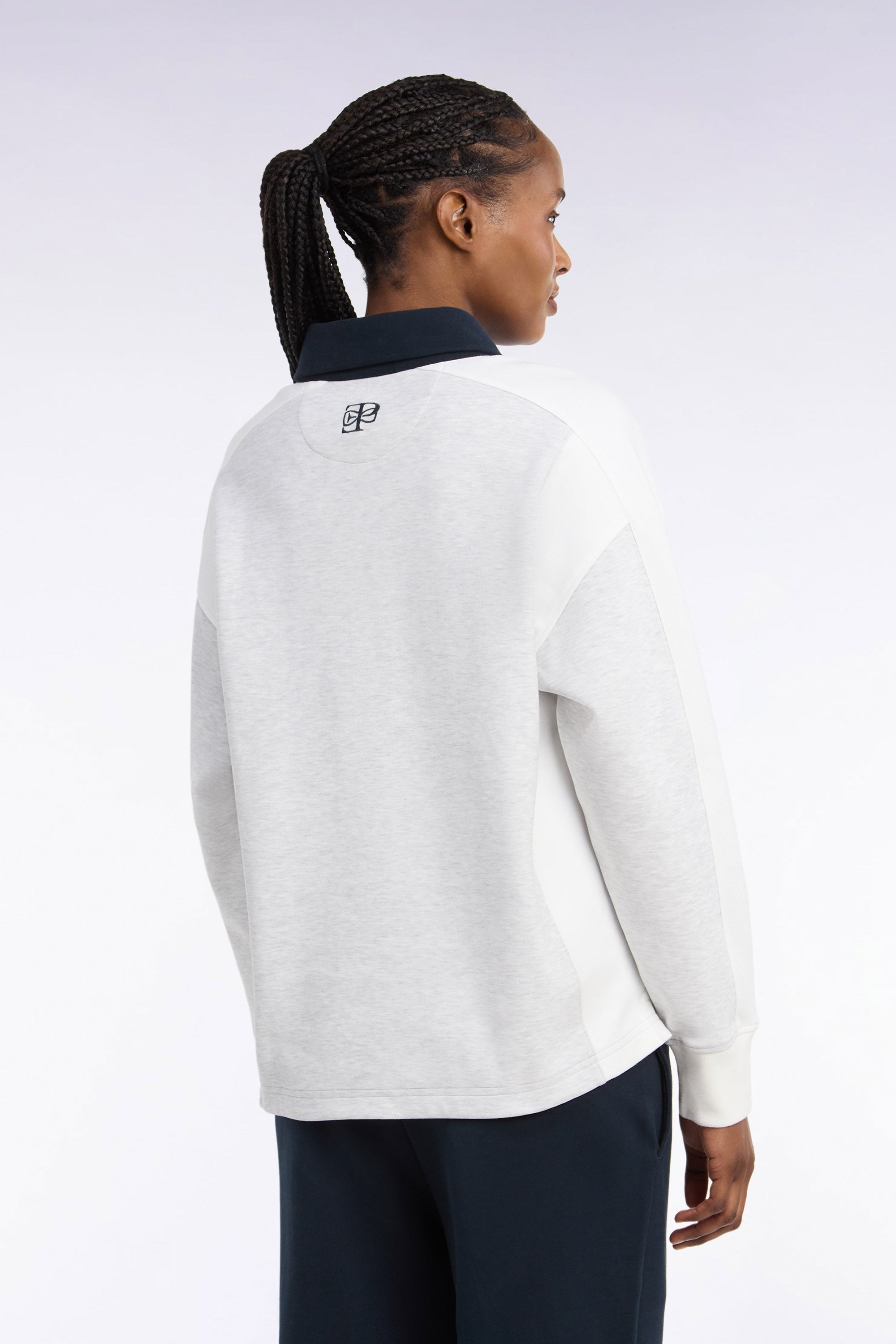 Sweatshirt unisexe à col maillot en interlock gris et découpes contrastées coupe loose