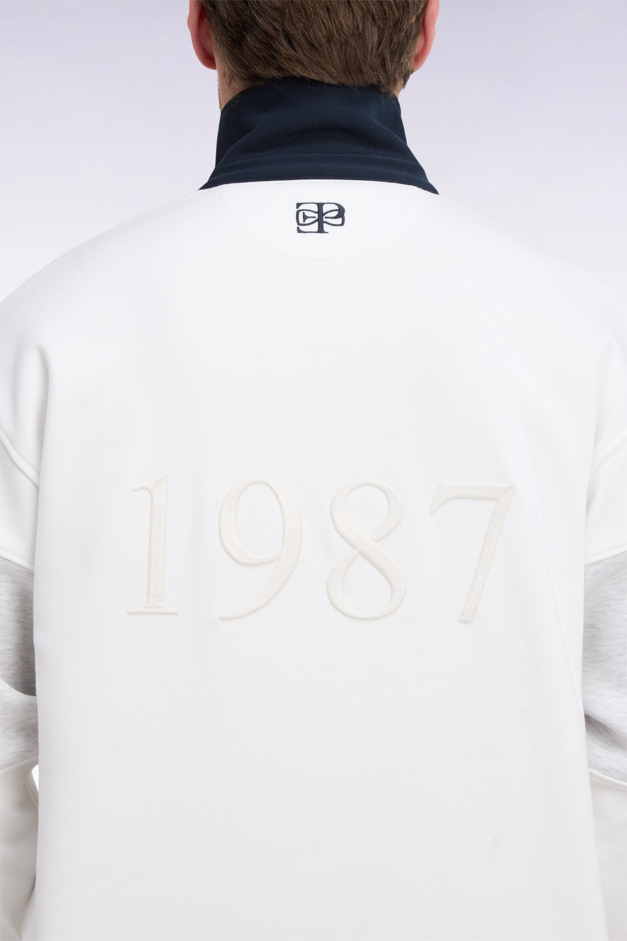Sweatshirt unisexe à col maillot en interlock écru broderies héritage coupe loose