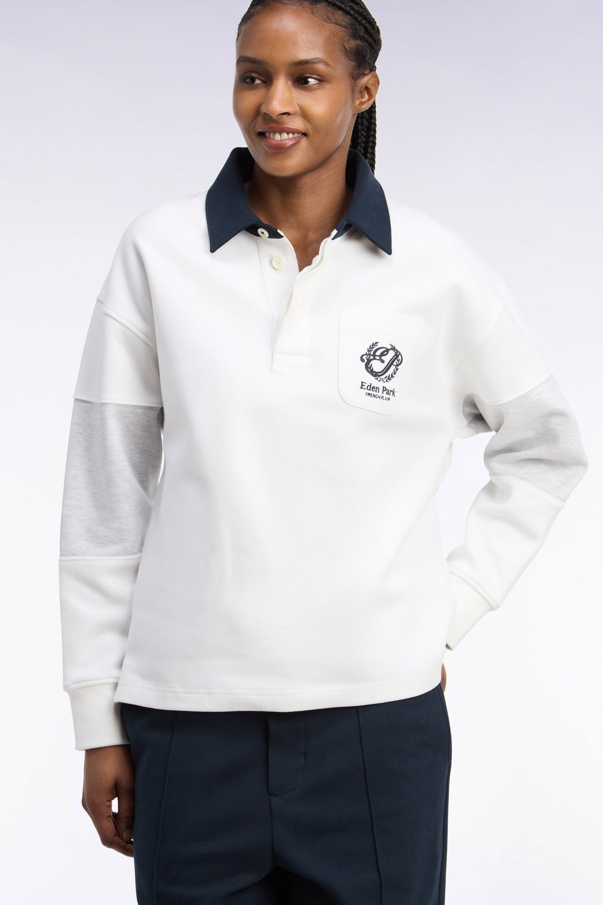 Sweatshirt unisexe à col maillot en interlock écru broderies héritage coupe loose