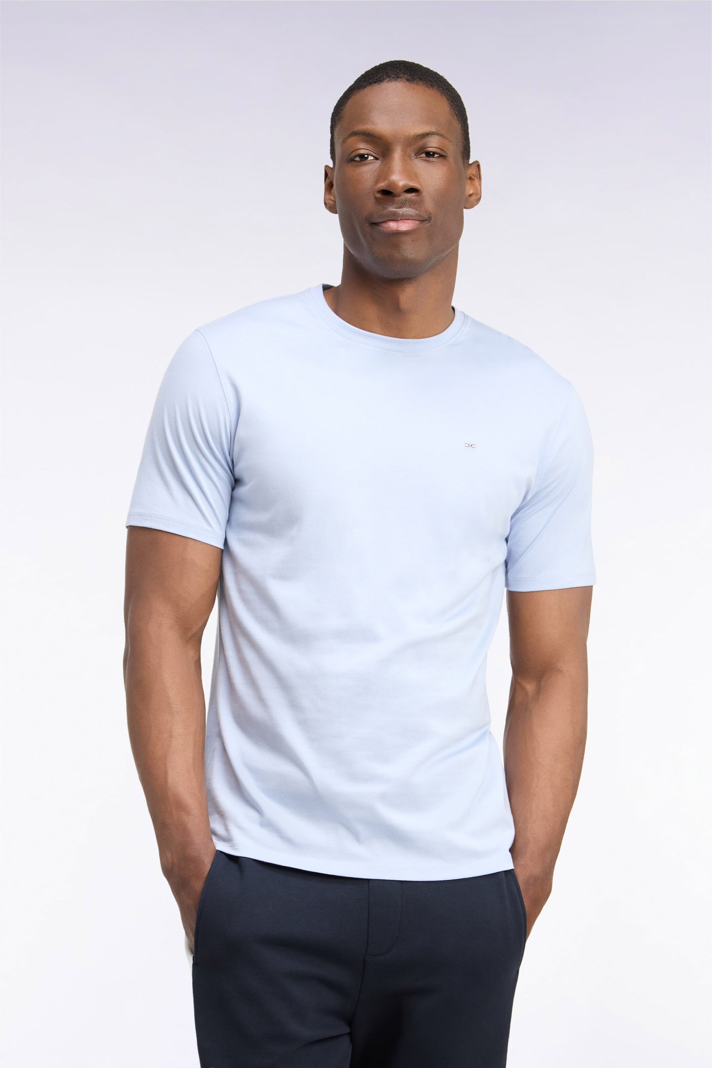 T-shirt manches courtes col rond en coton bleu ciel coupe droite