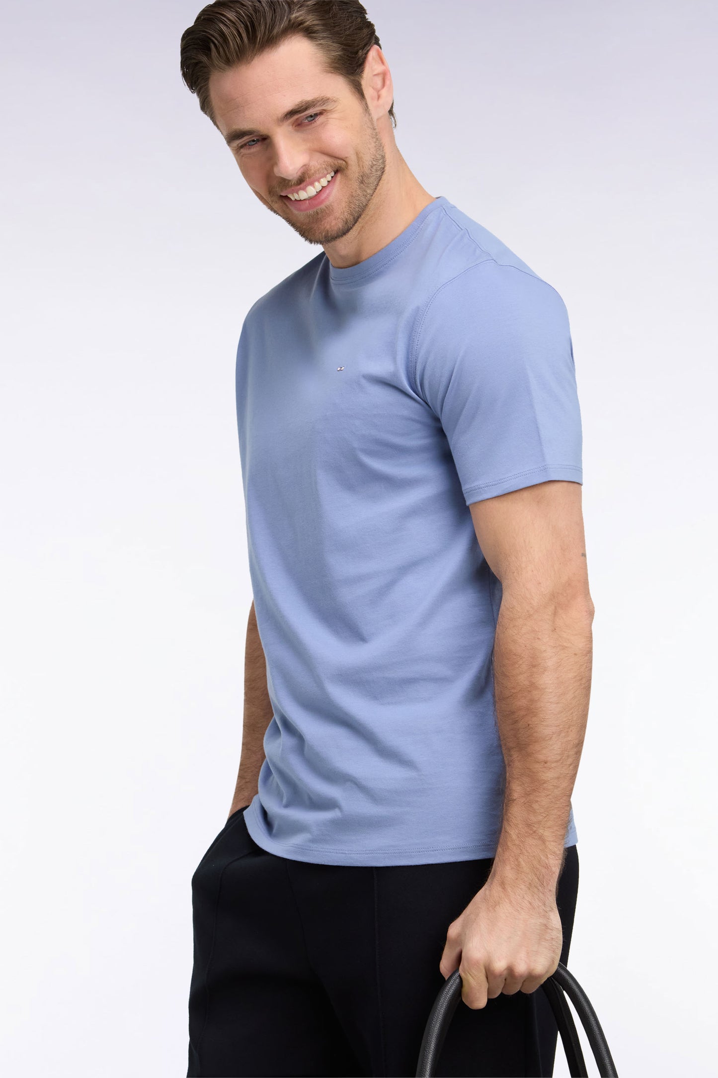 T-shirt manches courtes col rond en coton bleu coupe droite