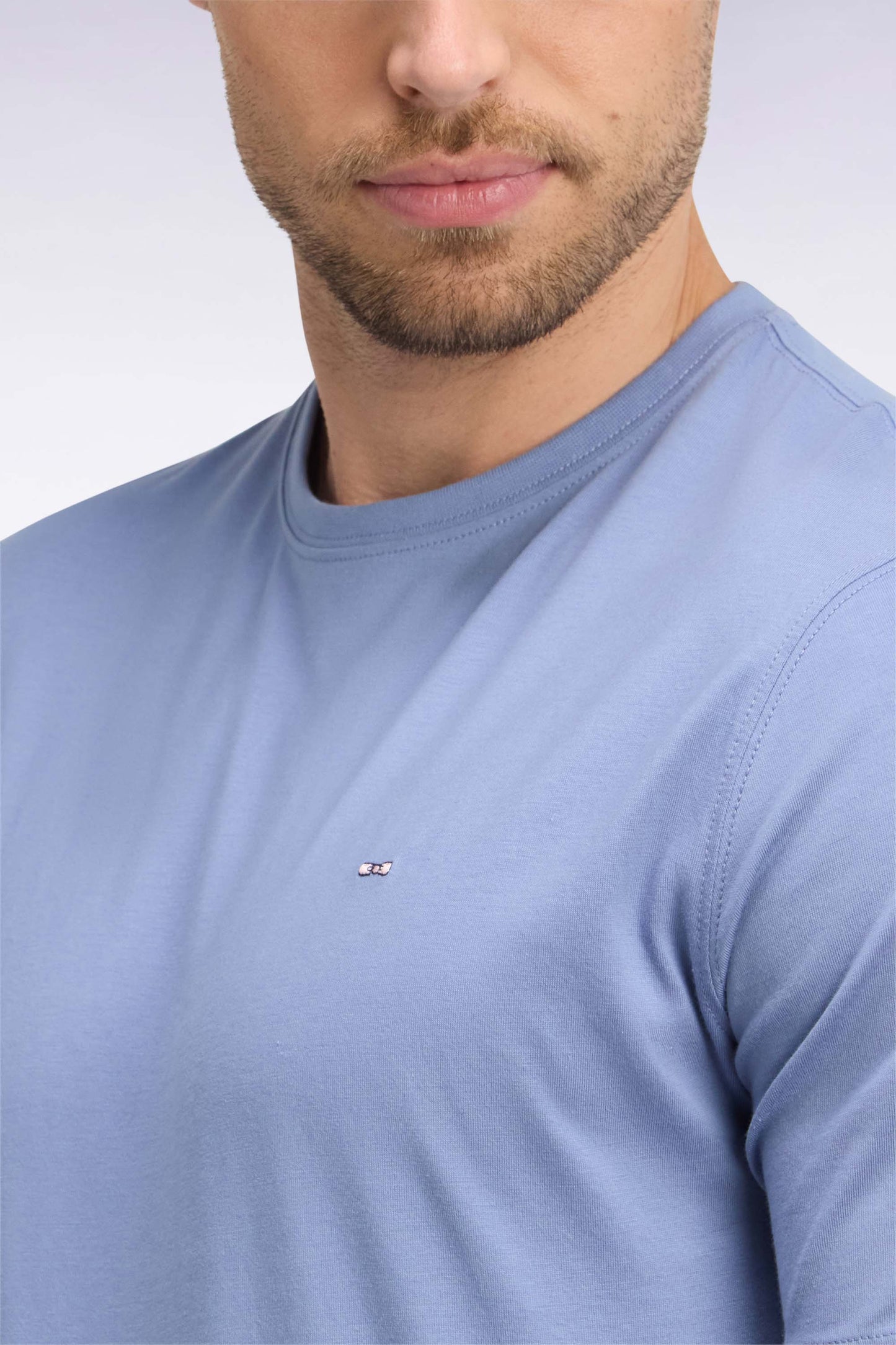 T-shirt manches courtes col rond en coton bleu coupe droite