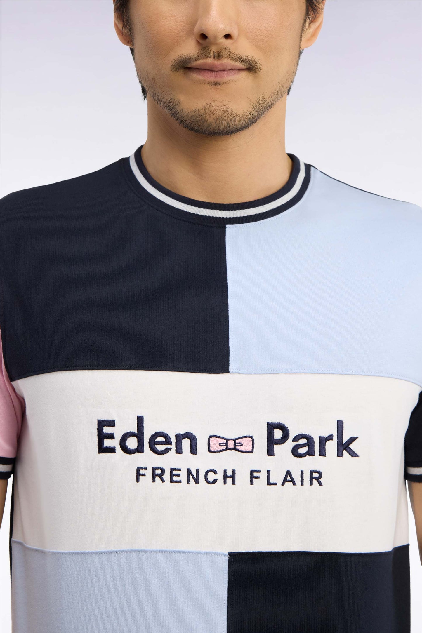 T-shirt manches courtes à découpes et broderie Eden Park coupe droite