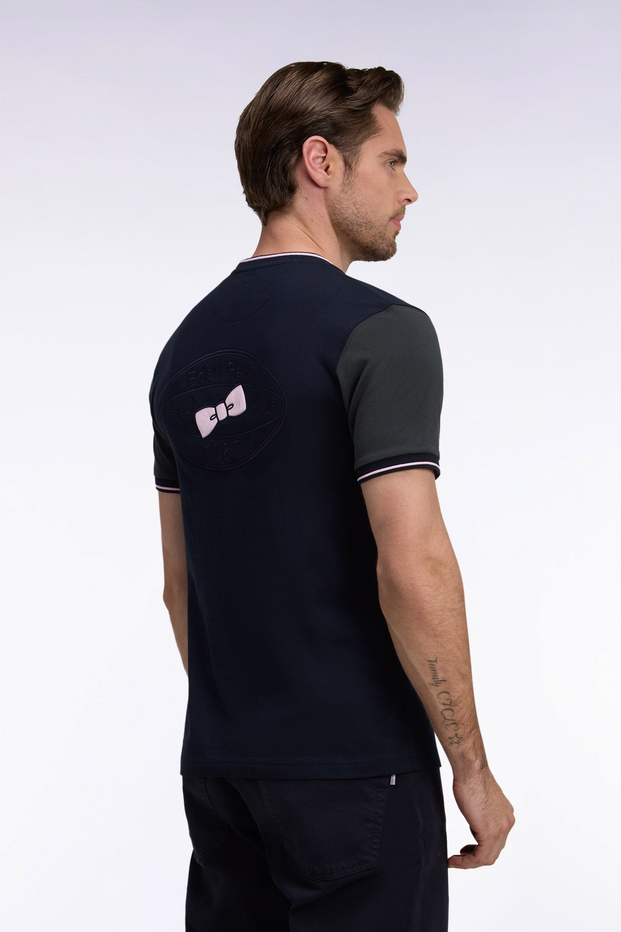 T-Shirt kurze Ärmel Marineblau mit manches Braun gerade Passform