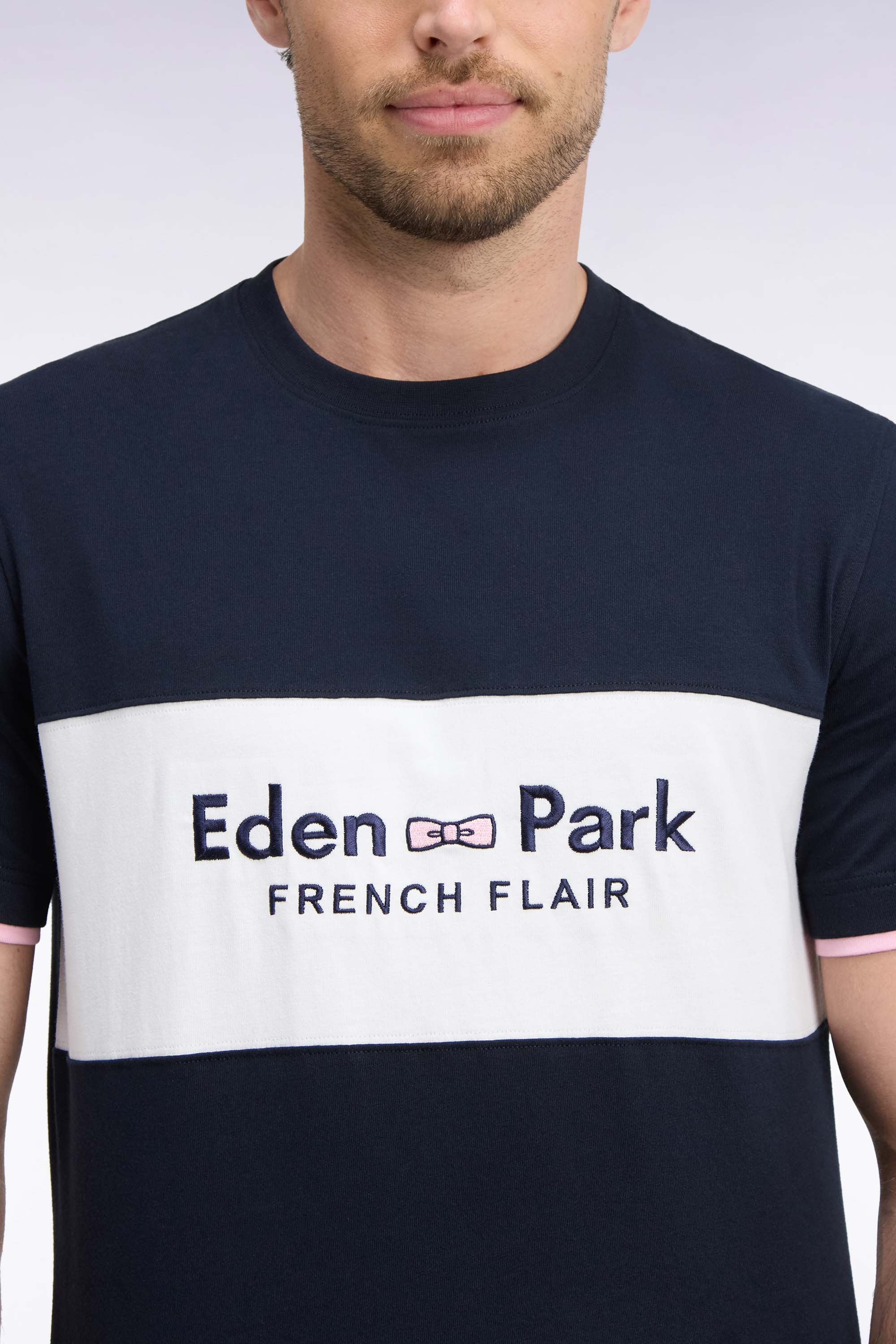 T-shirt manches courtes bicolore à découpe écrue brodé coupe droite