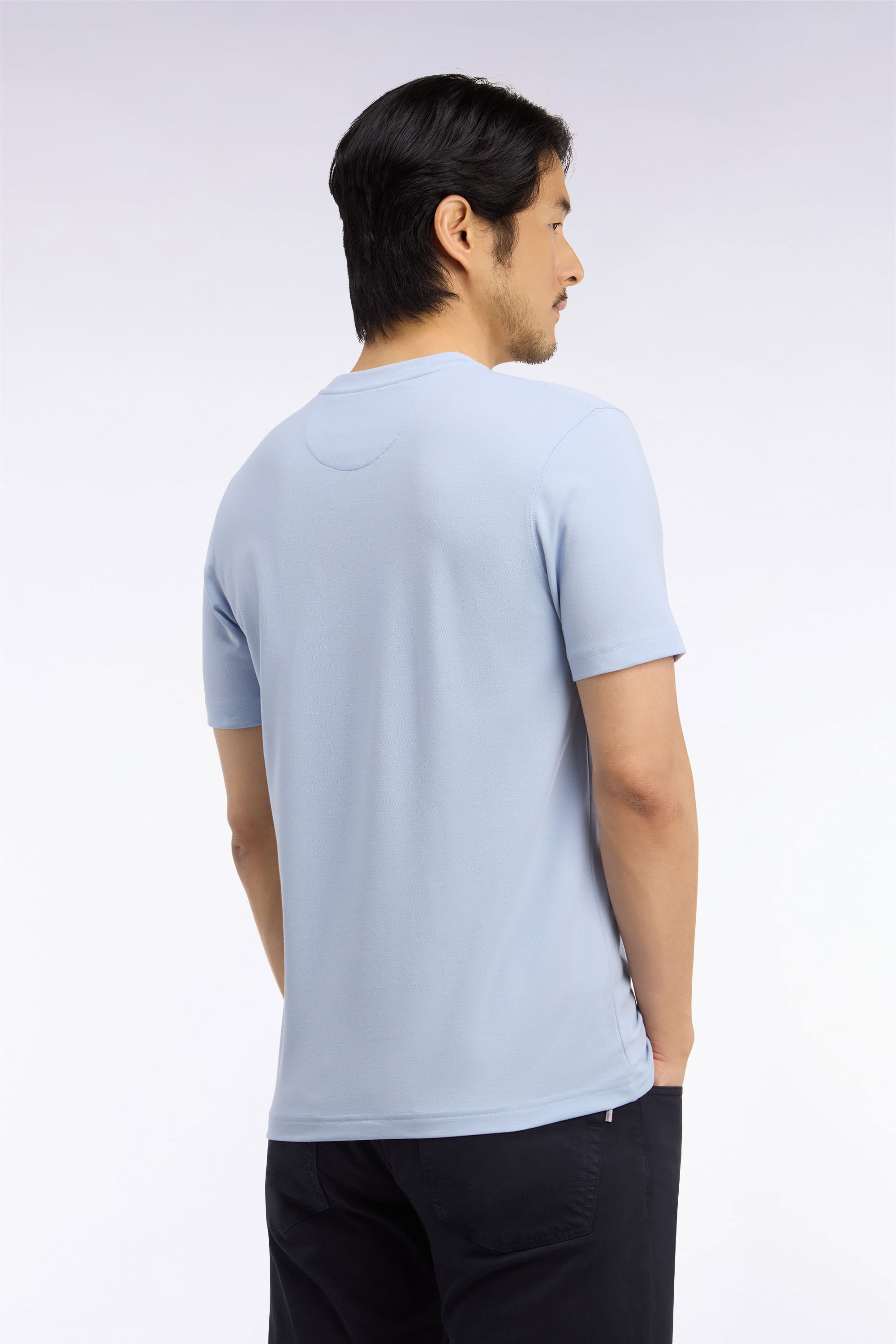 T-shirt manches courtes bleu ciel coupe droite