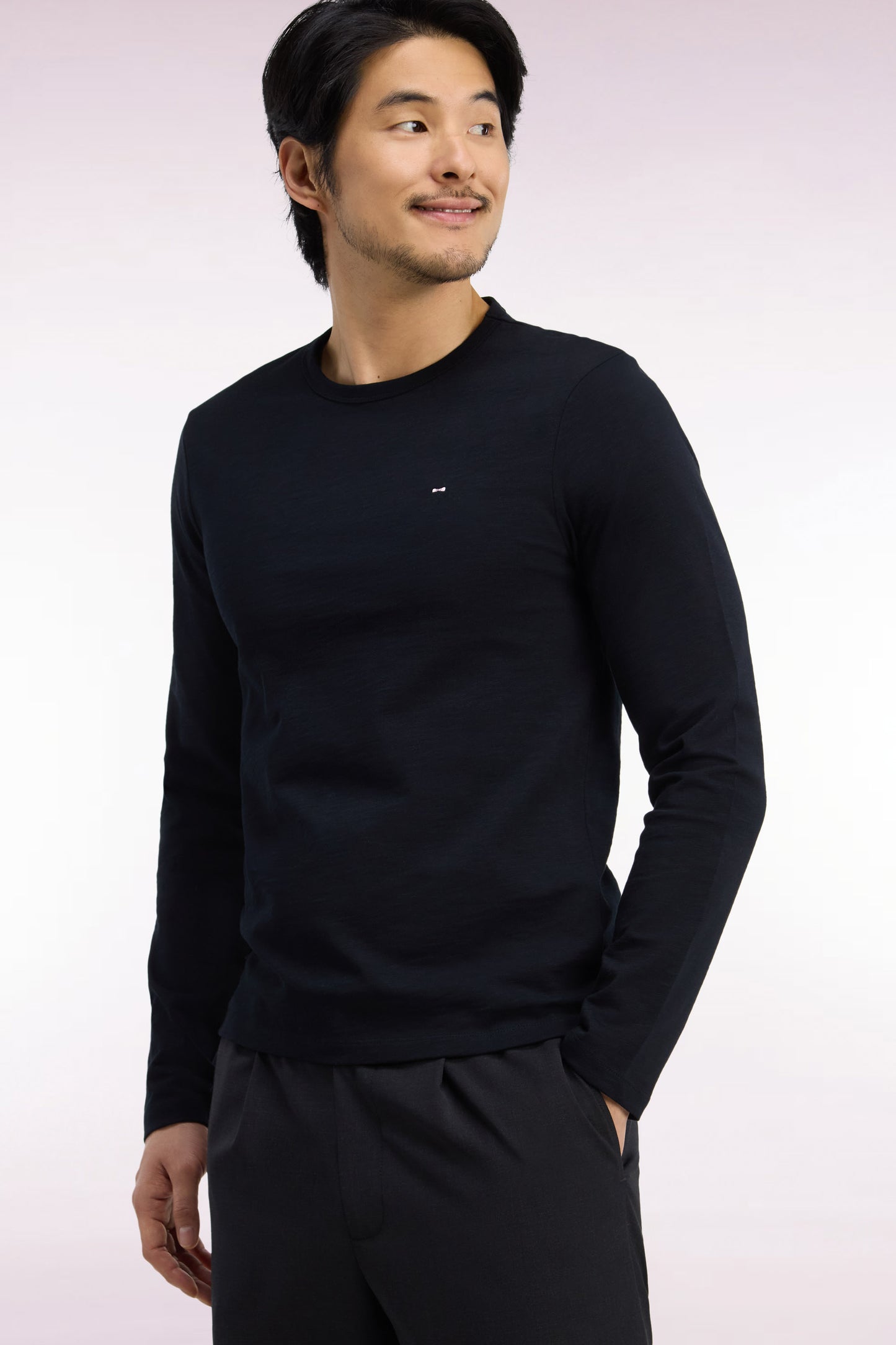 T-shirt manches longues en coton noir coupe ajustée