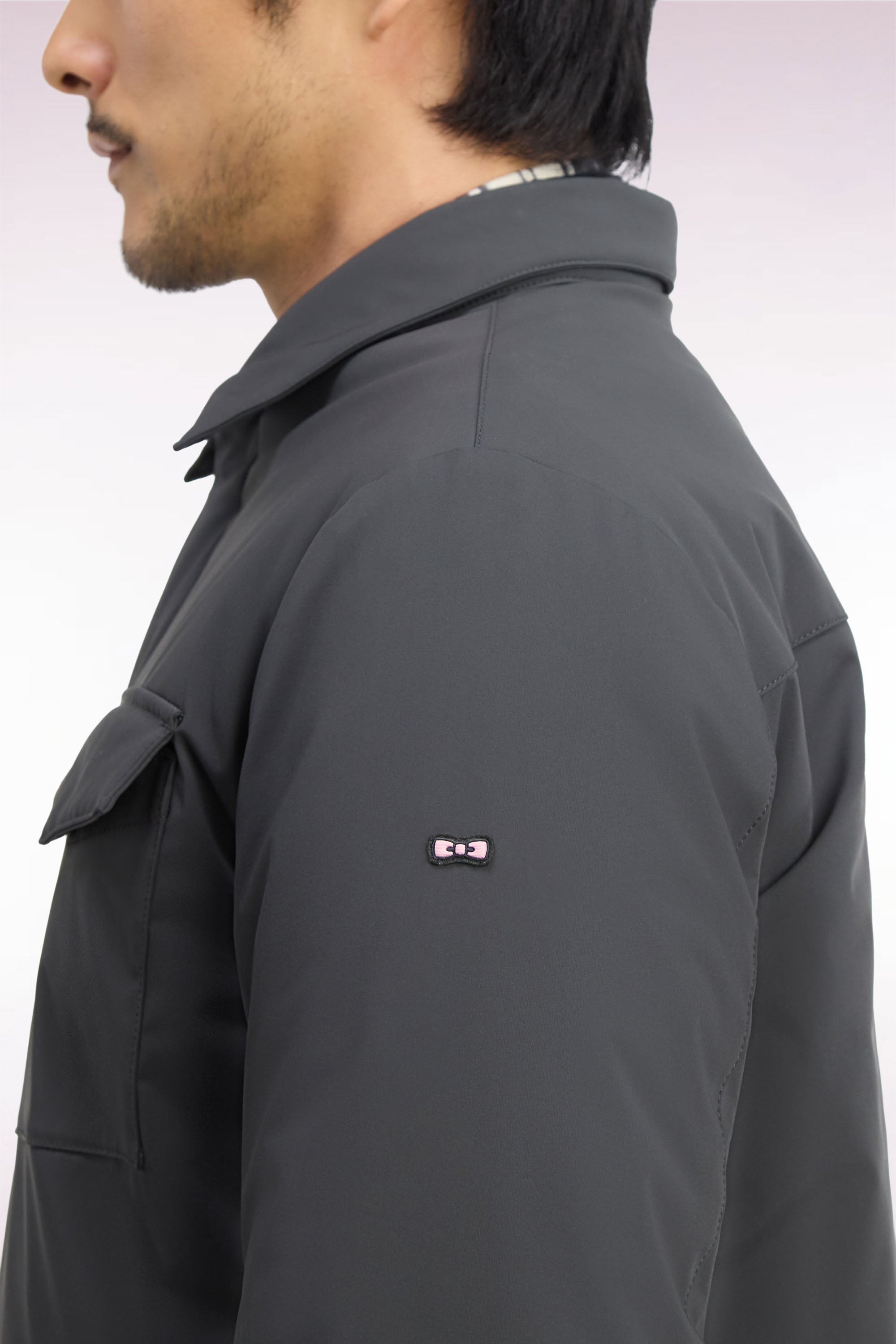 Surchemise en nylon stretch kaki coupe droite