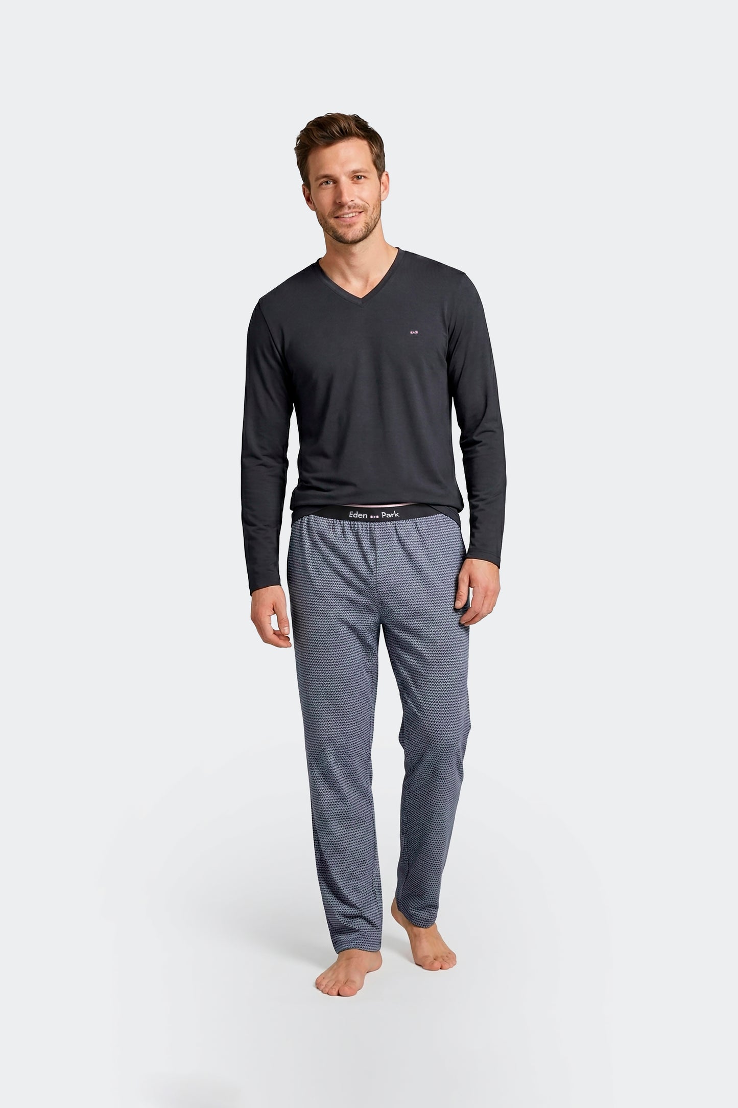 Ensemble pyjama long en coton T-shirt uni et pantalon à micromotifs marine et roses