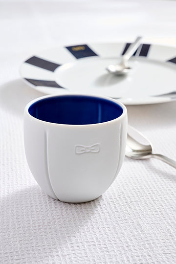 Deux tasses à café en porcelaine