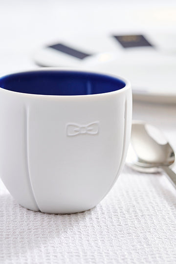 Deux tasses à café en porcelaine