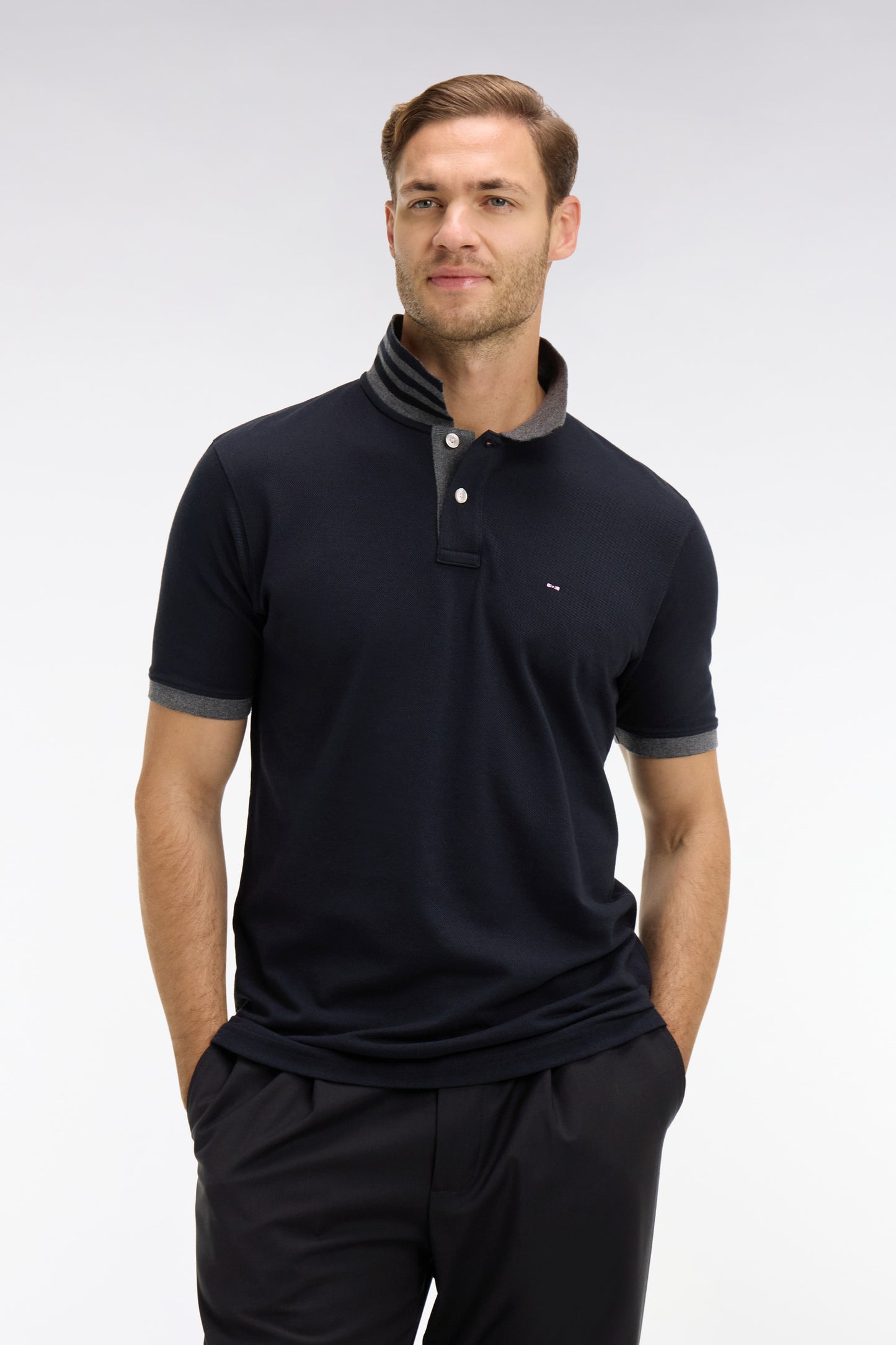 Polo noir en coton pima avec détails contrastés