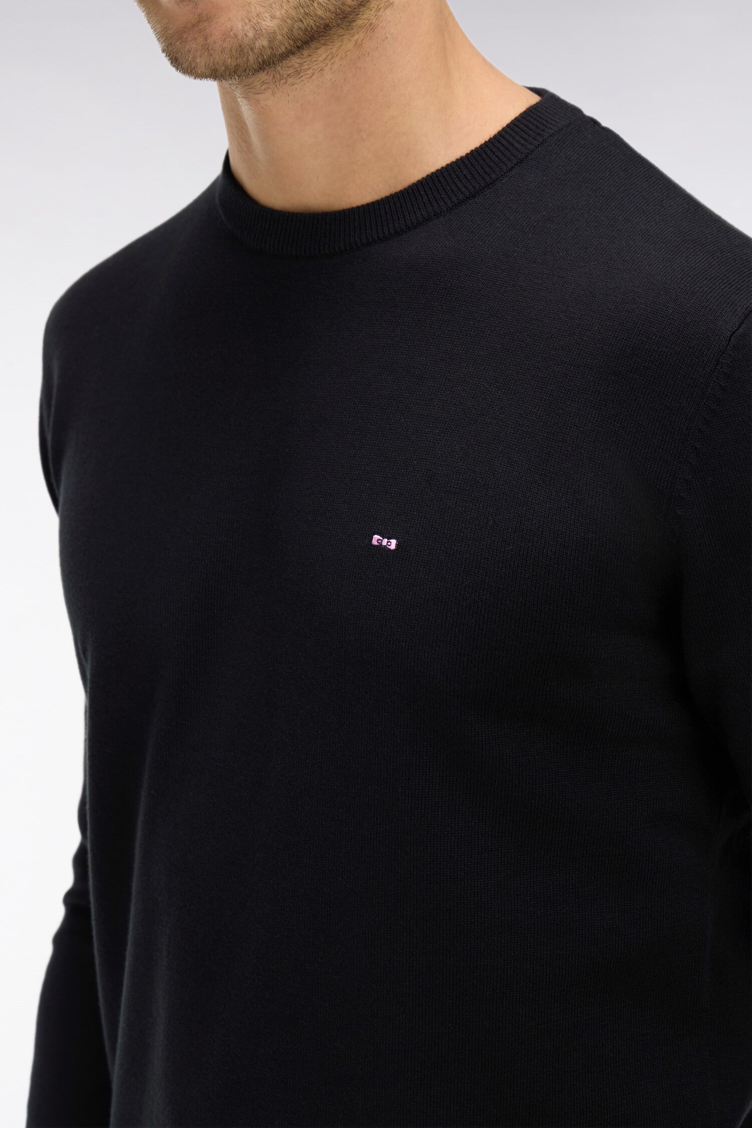 Pull noir à col rond en coton