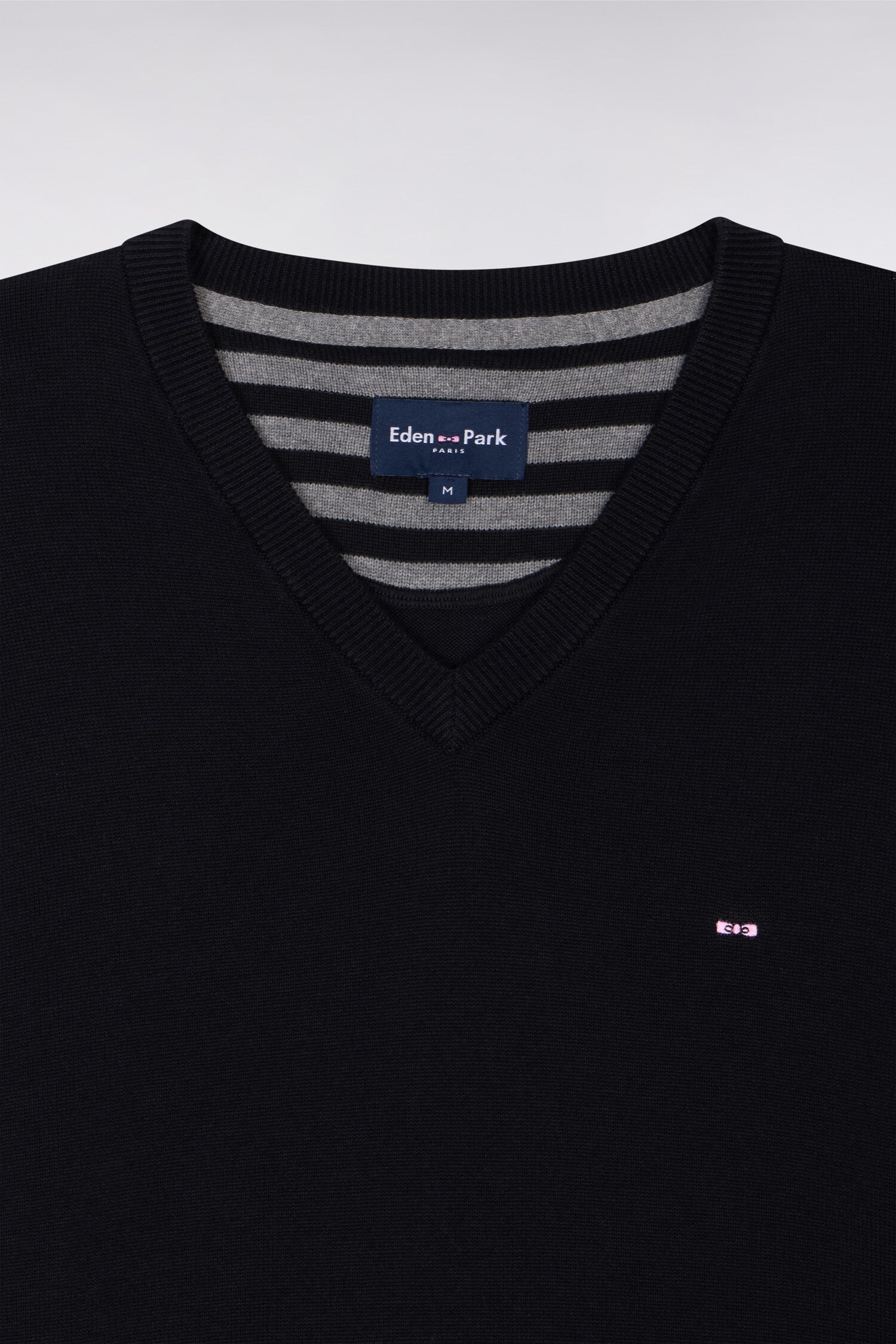 Pull noir à col V en coton