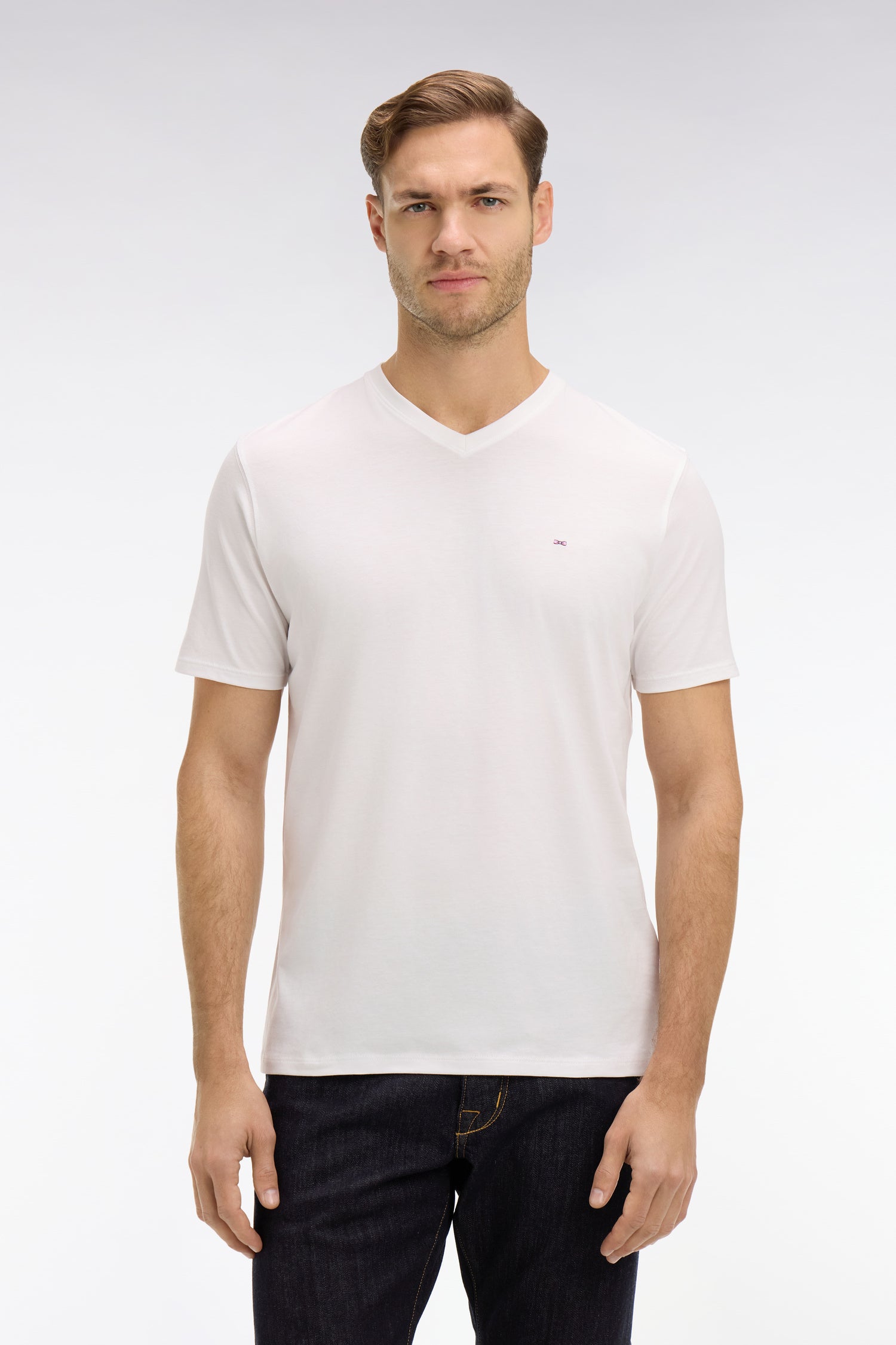 T-shirt blanc col V à manches courtes
