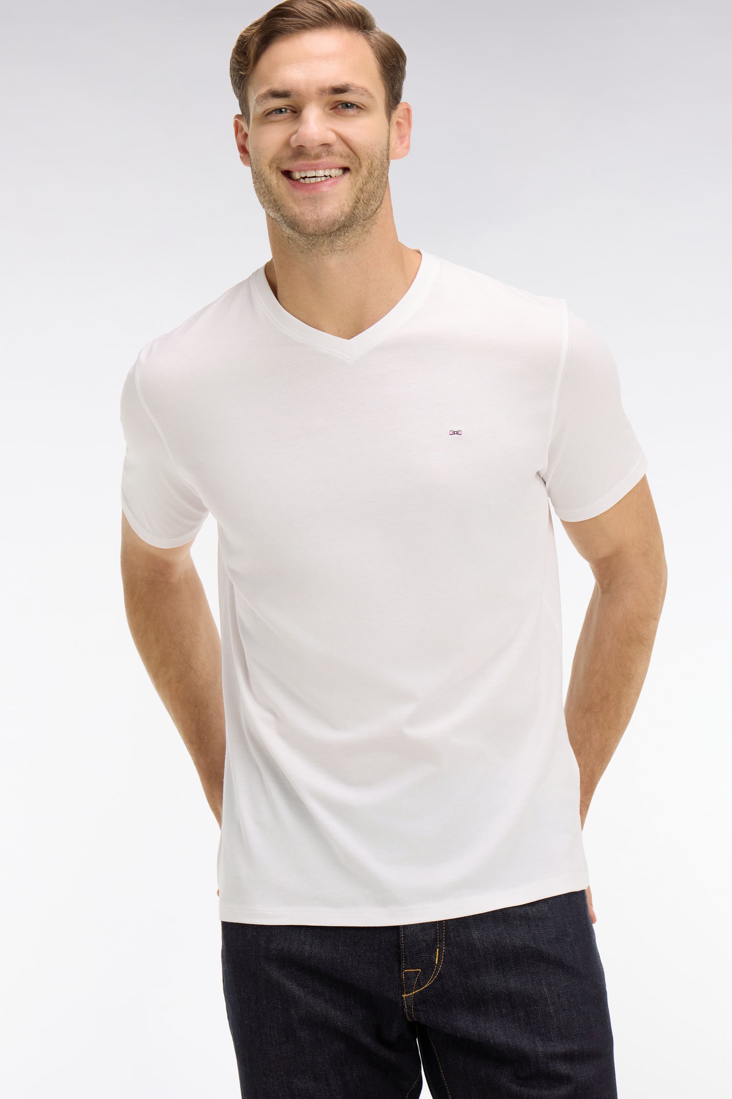 T-shirt blanc col V à manches courtes