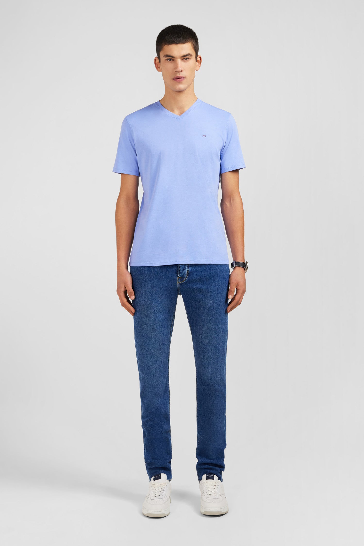 T-shirt bleu col V à manches courtes