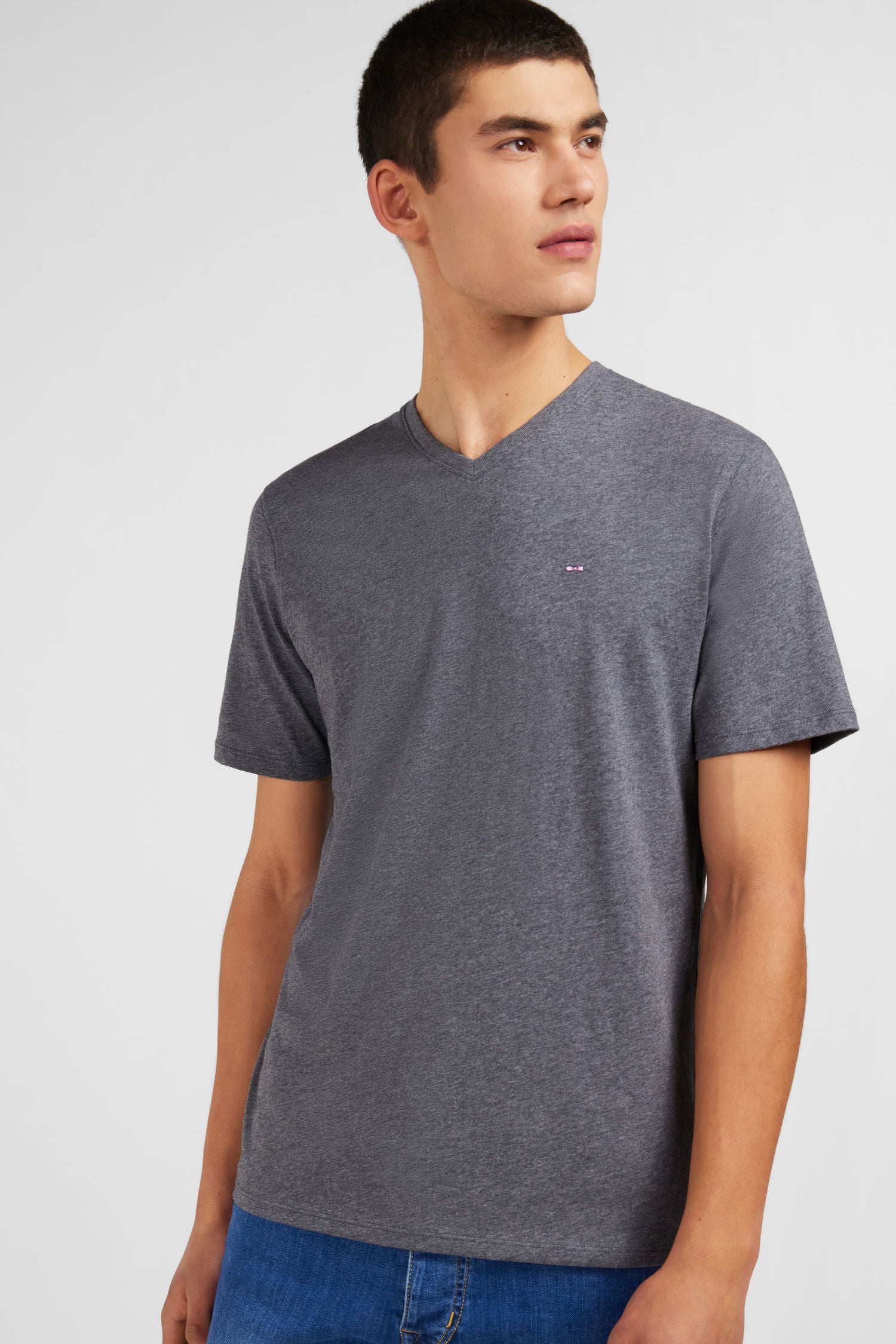 T-shirt gris col V à manches courtes