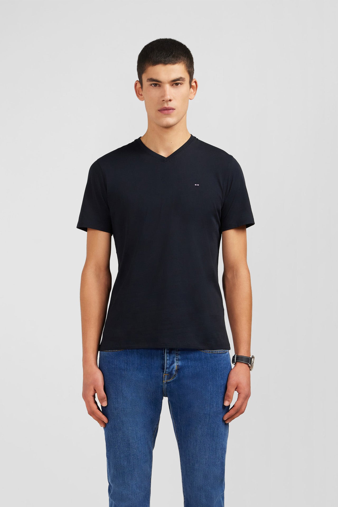T-shirt noir col V à manches courtes