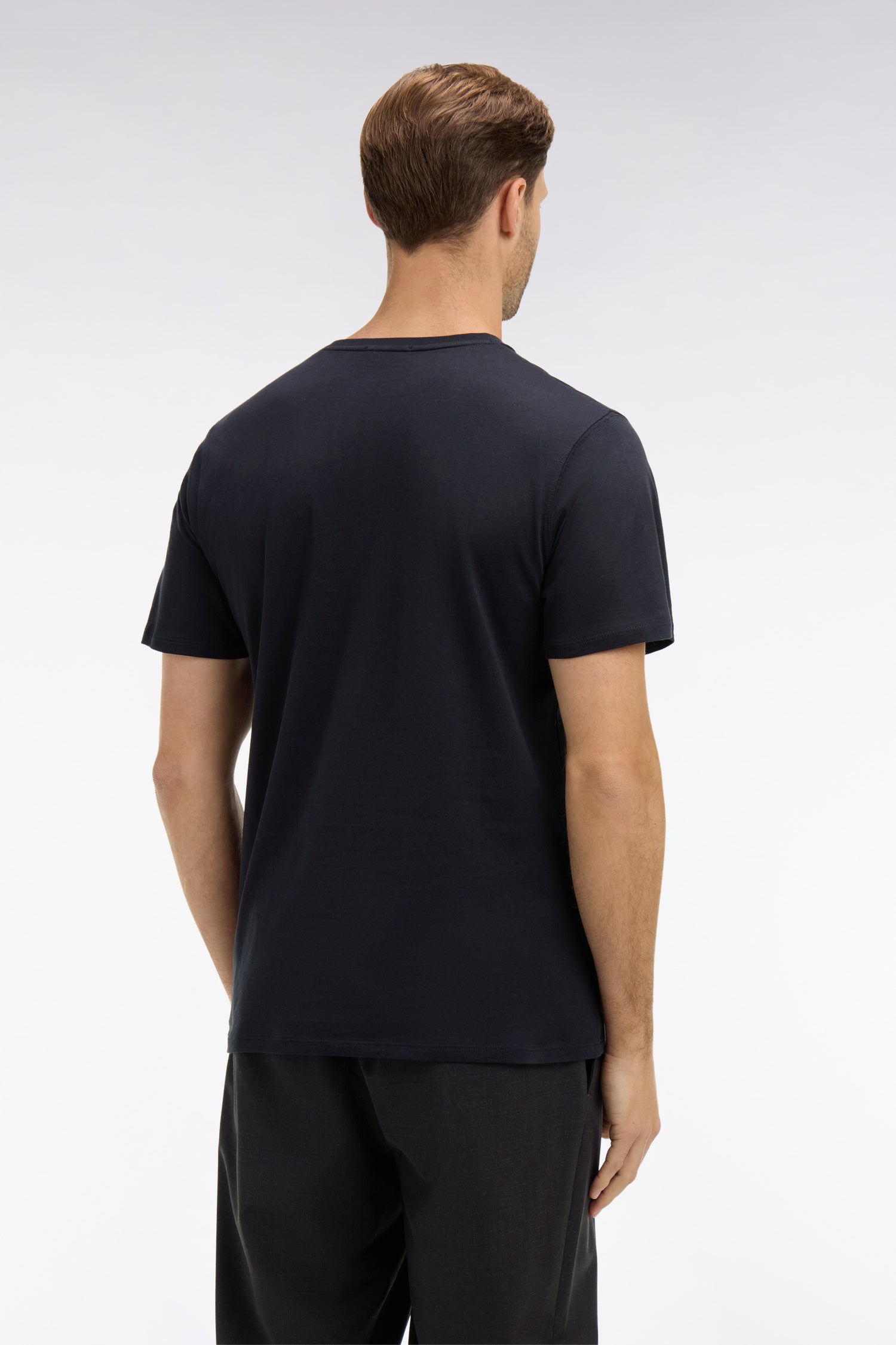 T-shirt noir col V à manches courtes