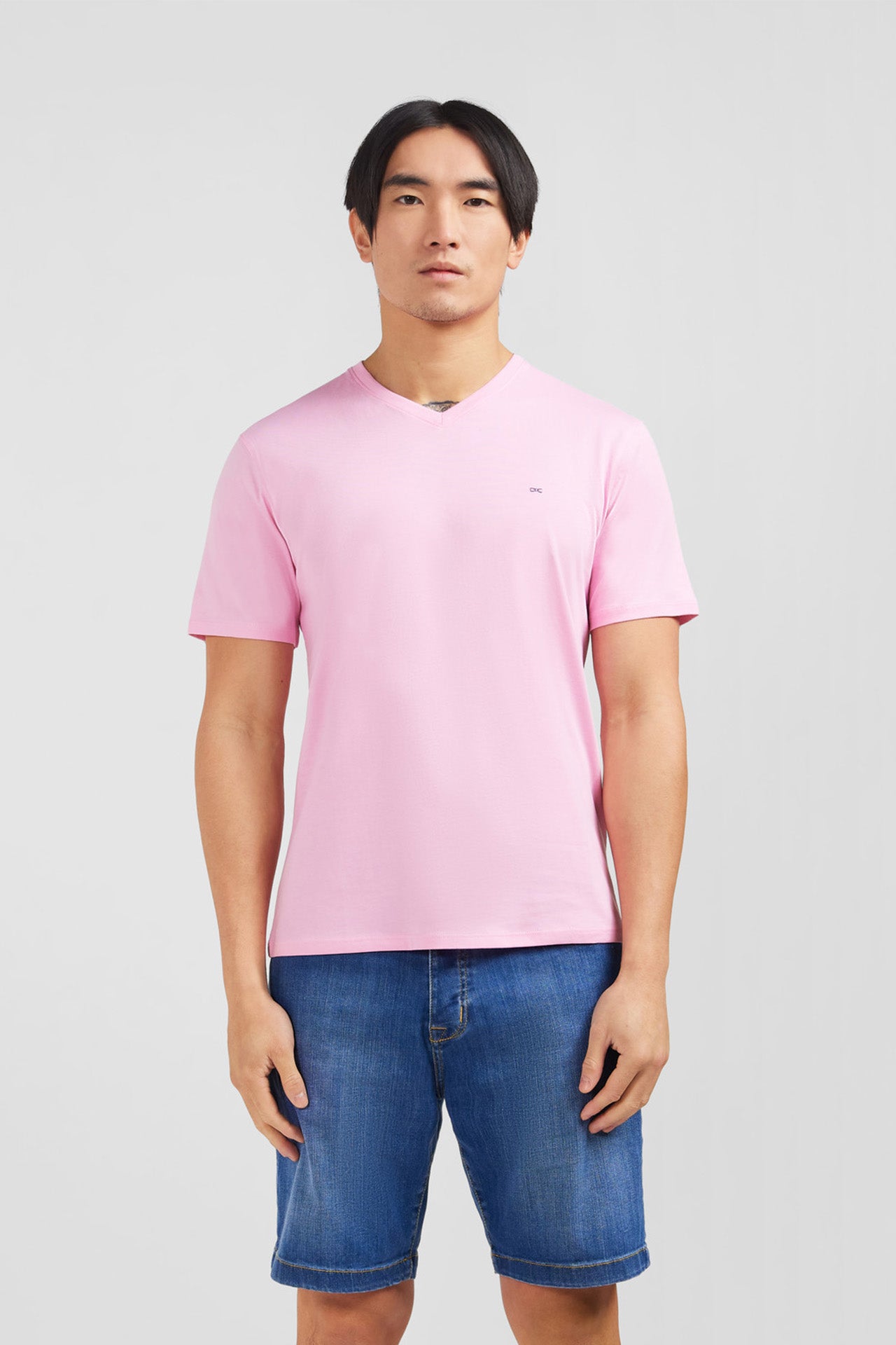 T-shirt rose col V à manches courtes