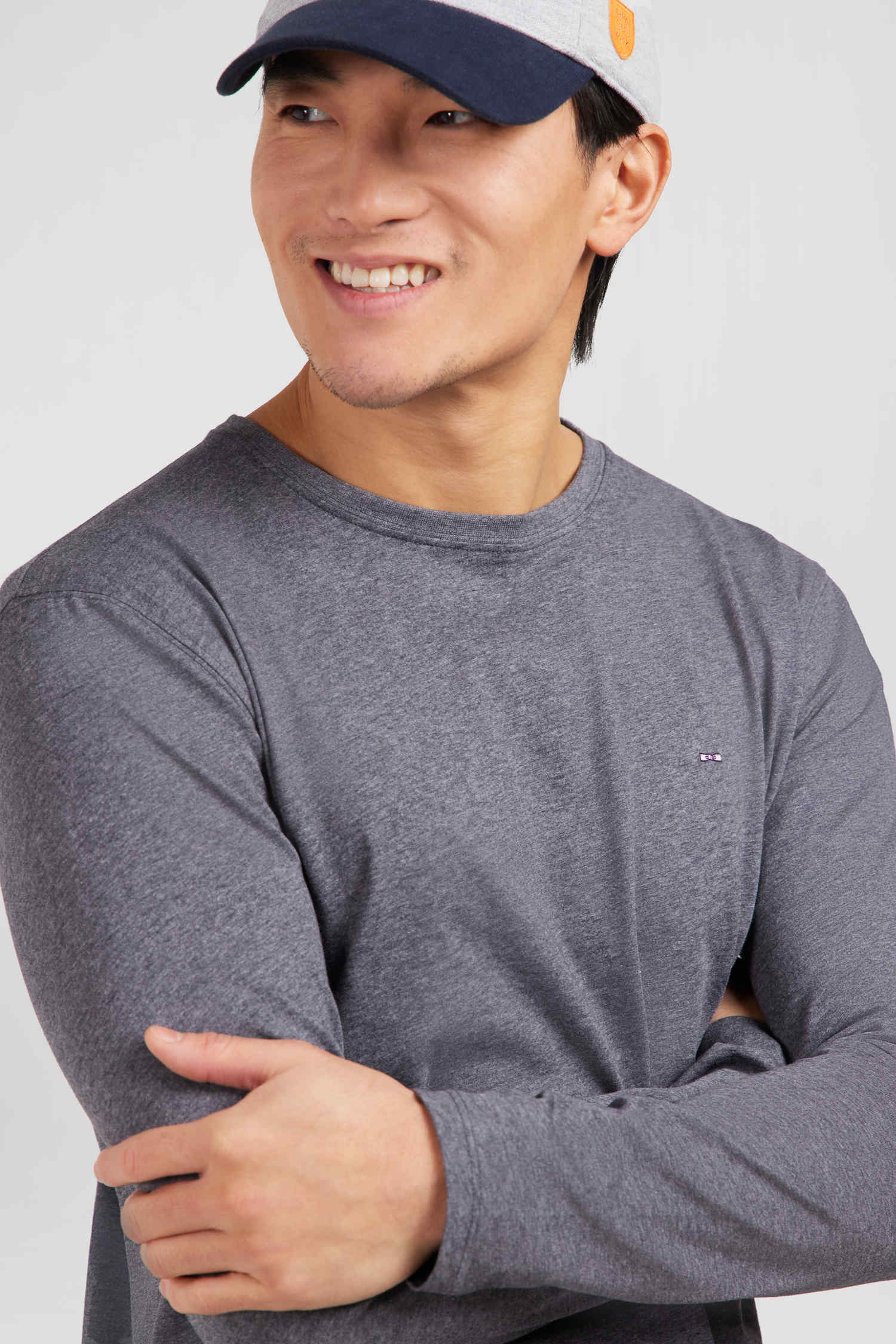 T-shirt grey crew neck with long sleeves
