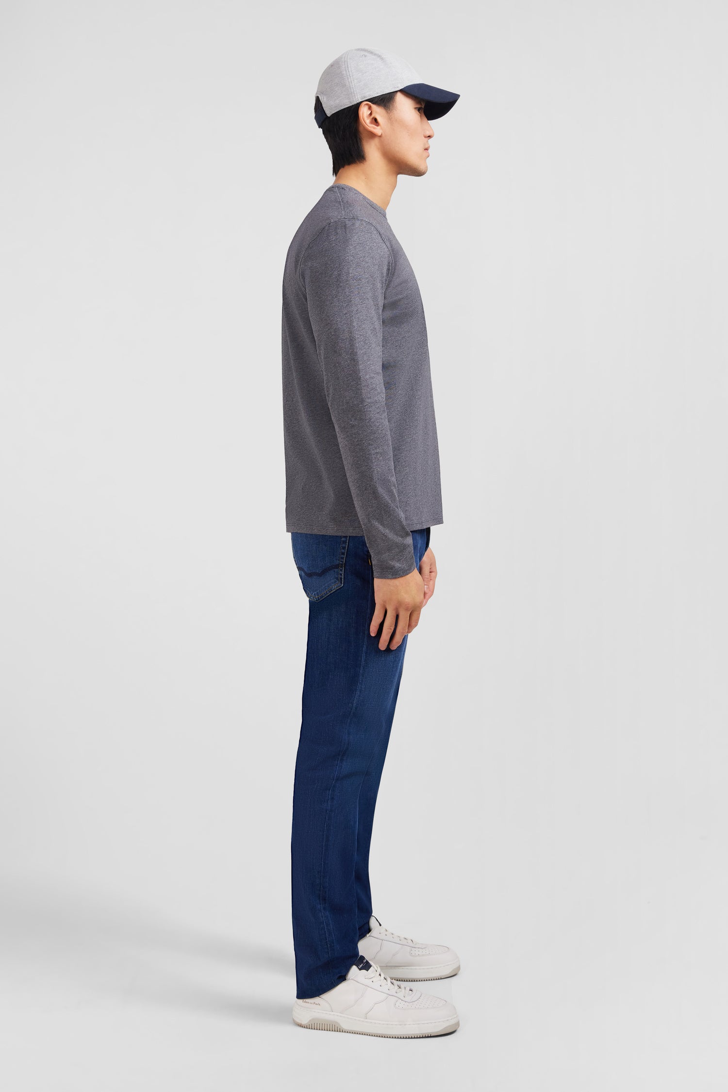 T-shirt grey crew neck with long sleeves