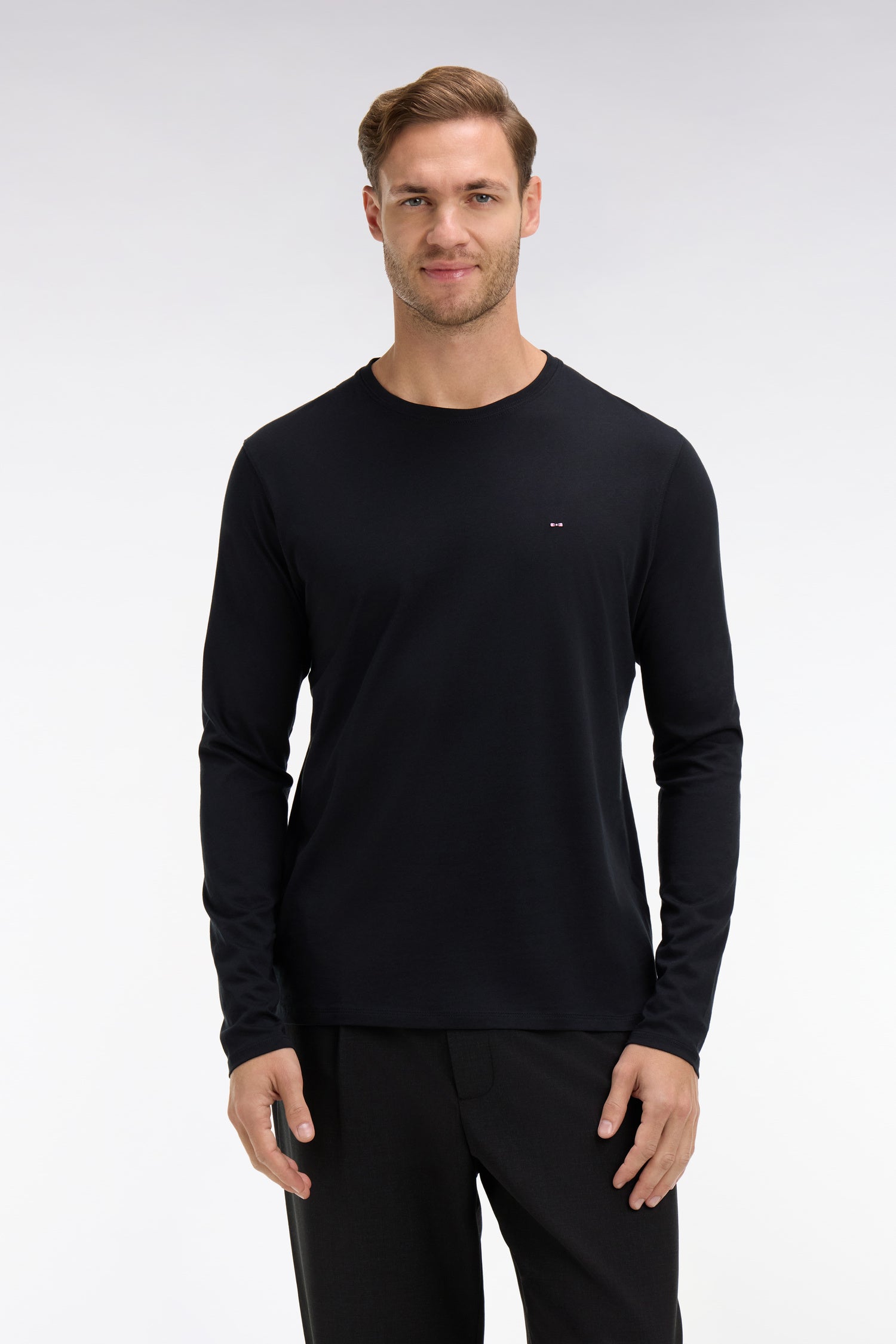 T-shirt noir col rond à manches longues