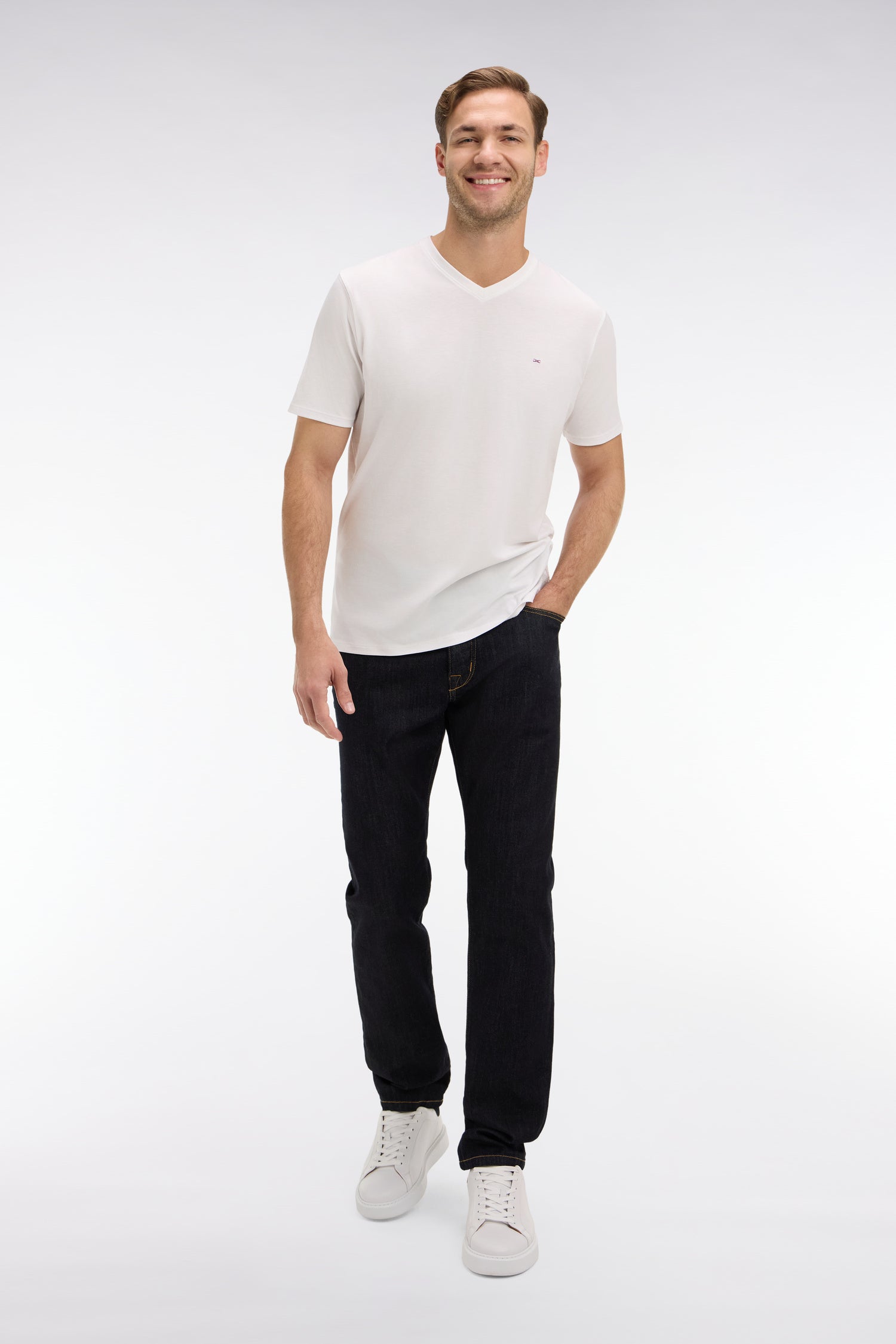 Jean bleu marine en coton extensible