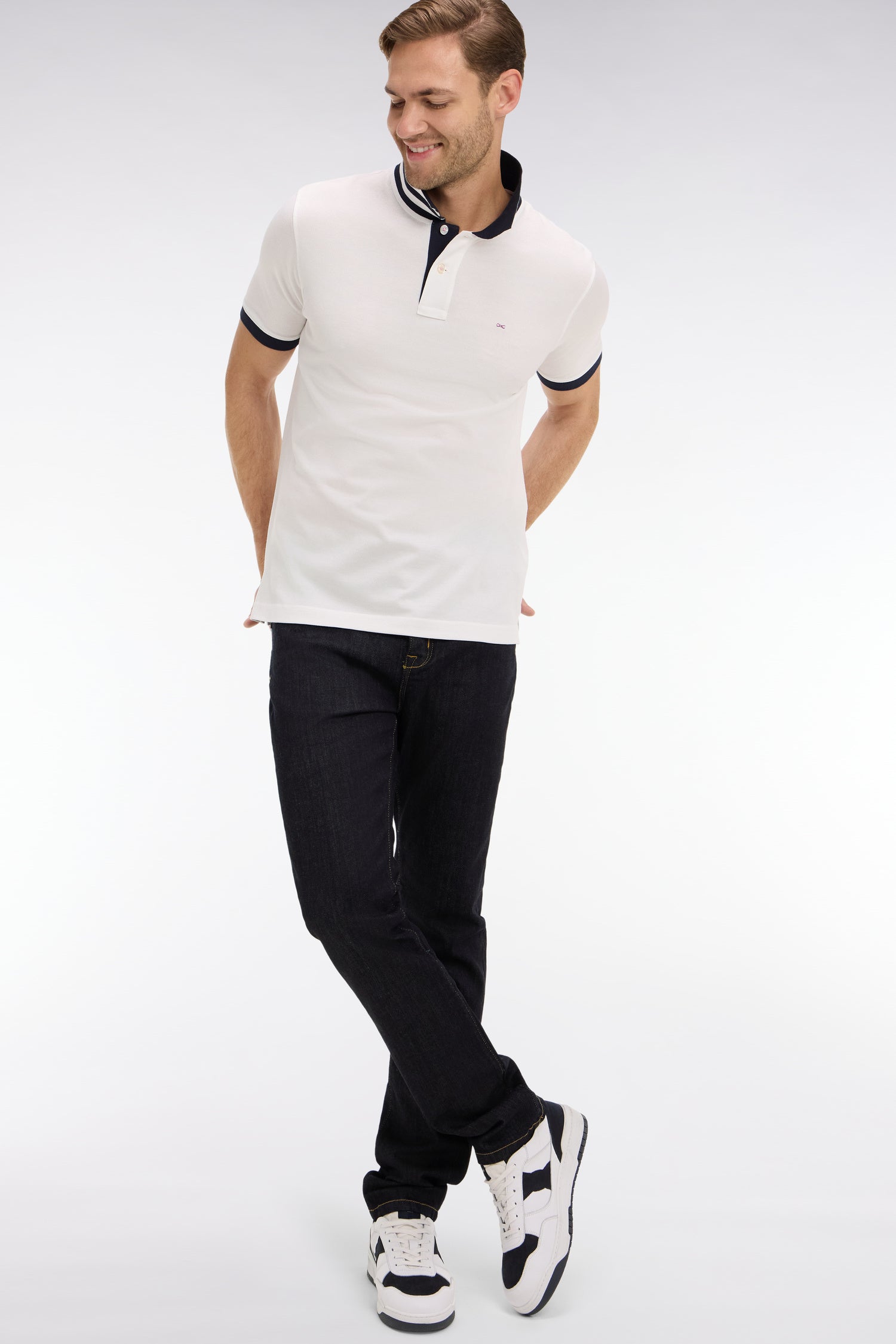 Jean bleu marine en coton extensible