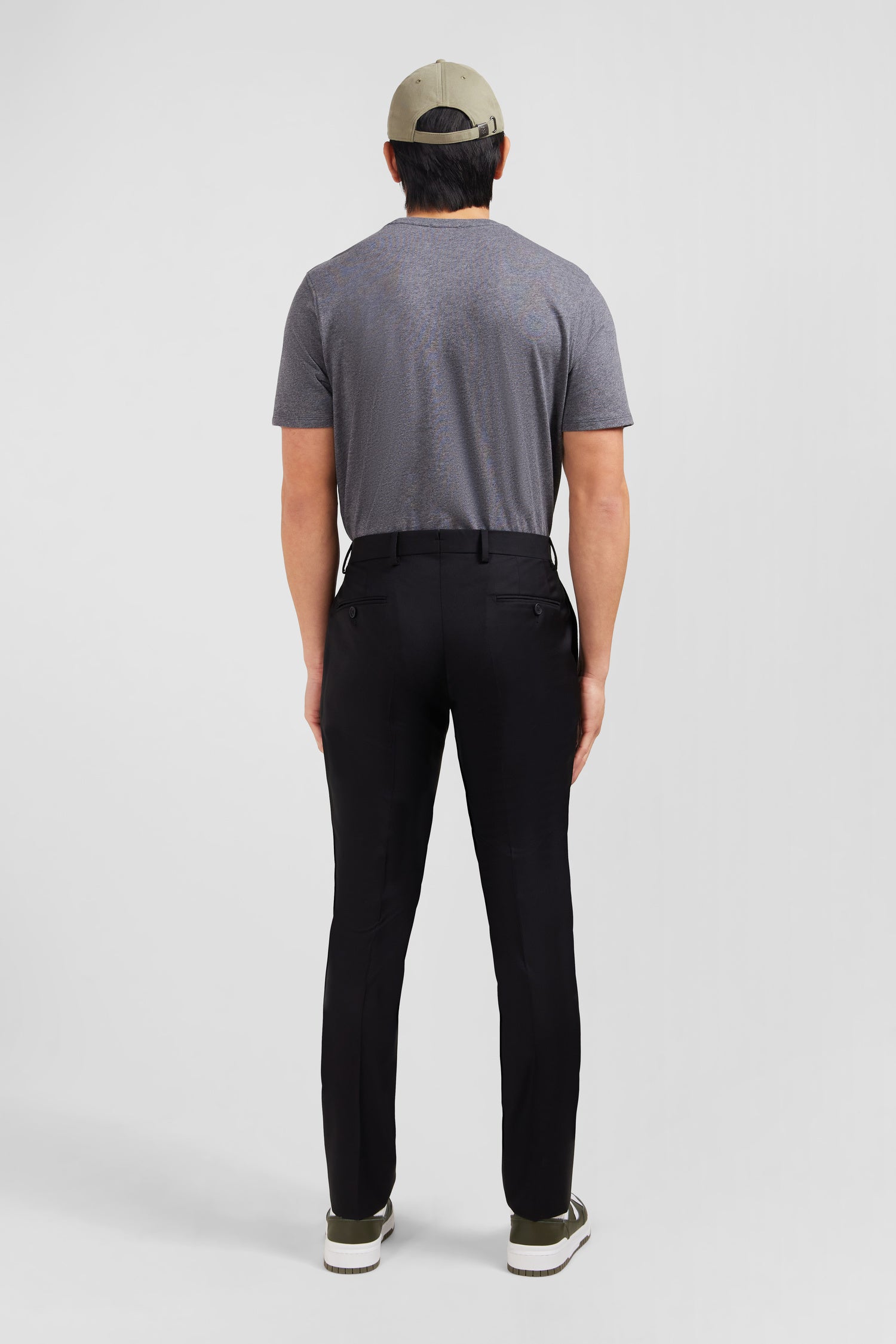 Pantalon slim noir en laine à plis cassés