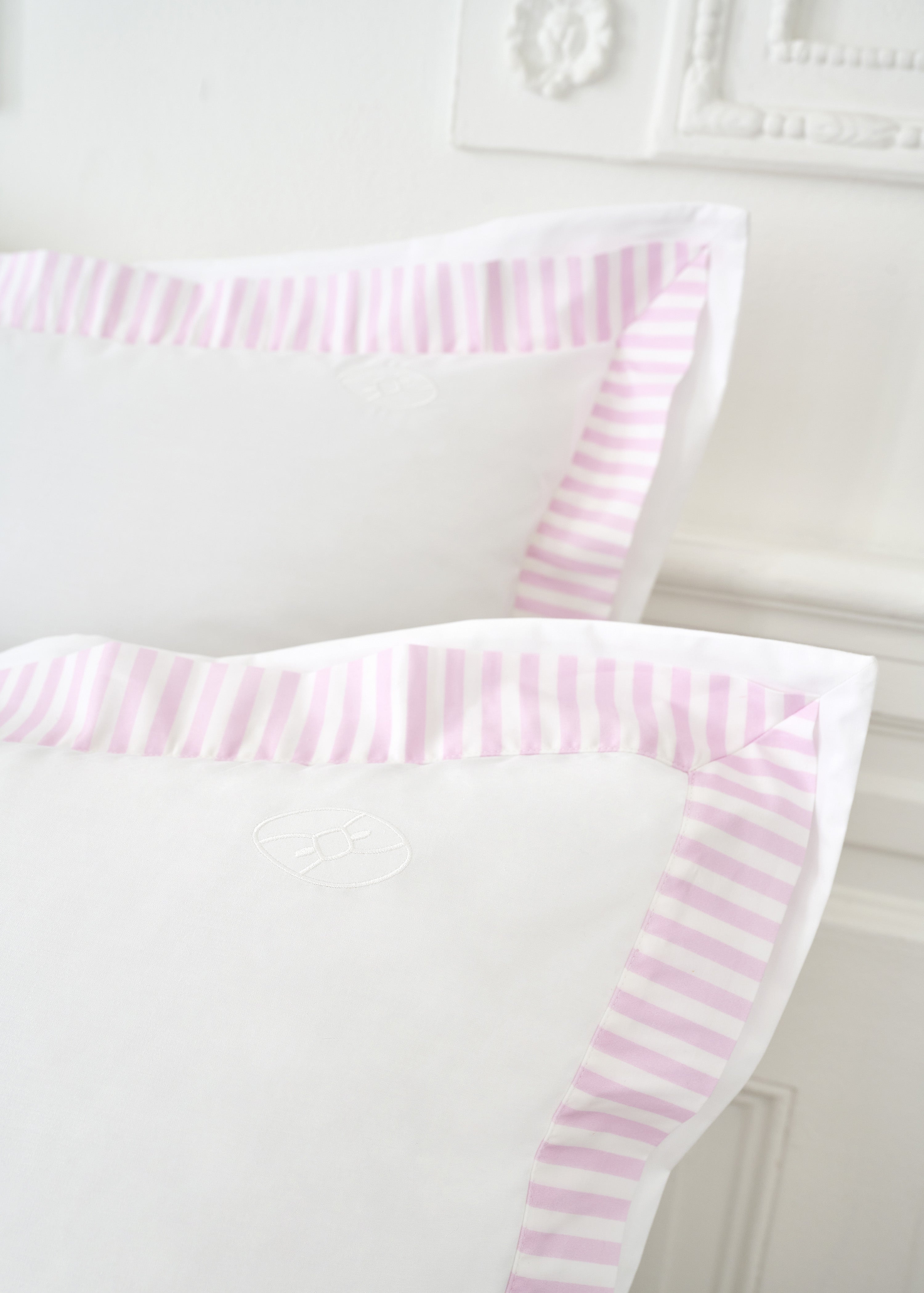 Lot de taies d'oreillers carrées en coton blanc à bordure rose rayée
