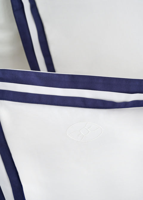 Set of rectangular pillowcases in white cotton with navy trim - Image 2