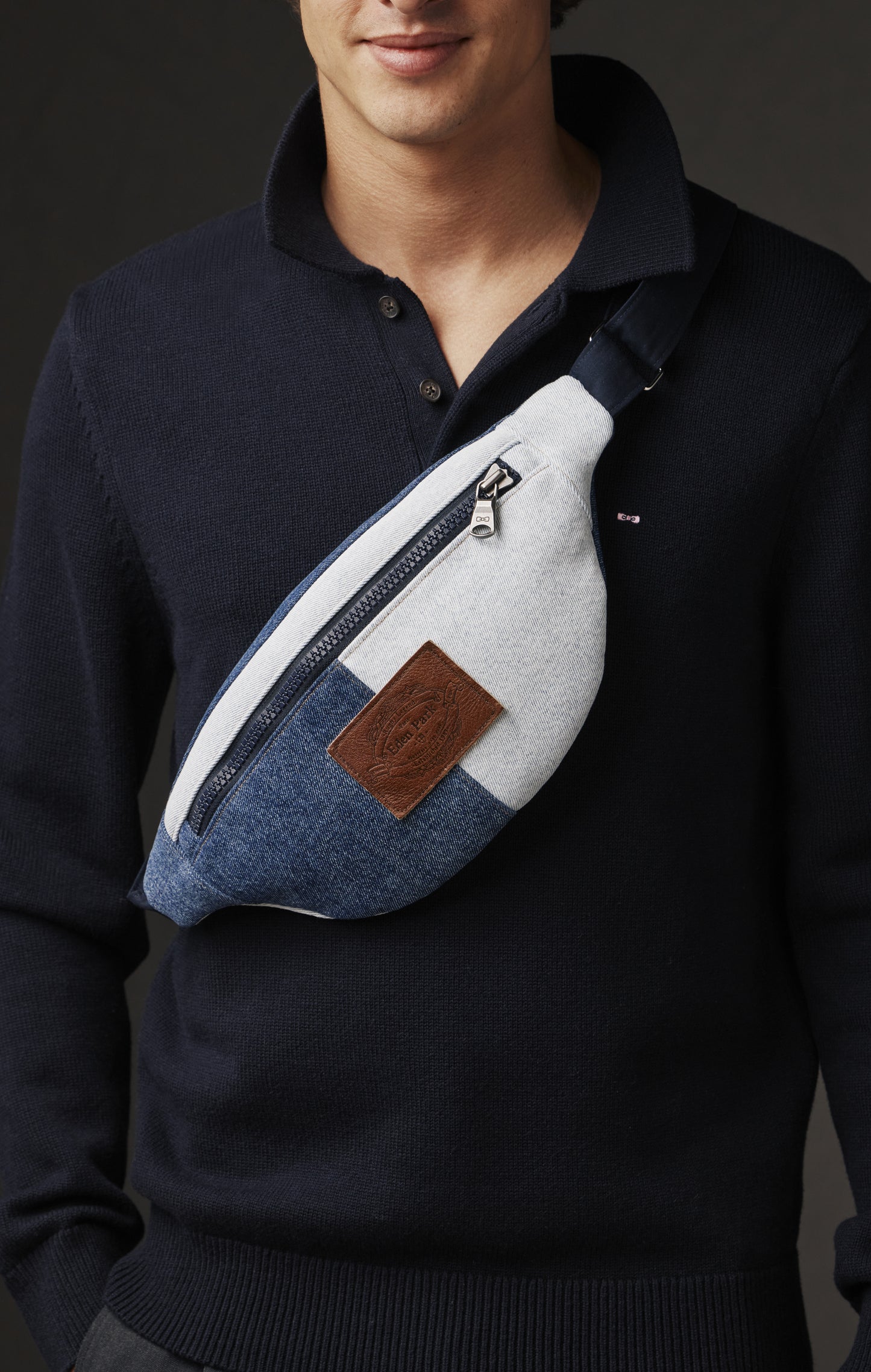 Sac banane bicolore en denim upcyclé Pap'Atelier