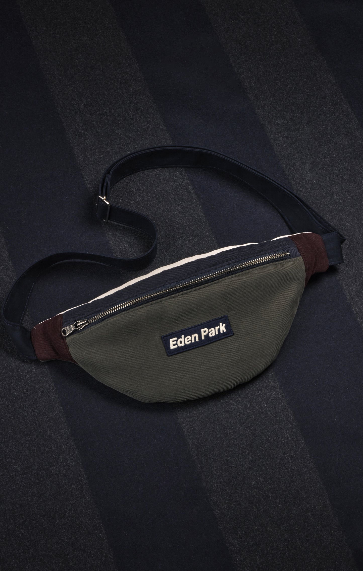 Sac banane en velours kaki upcyclé Pap'Atelier