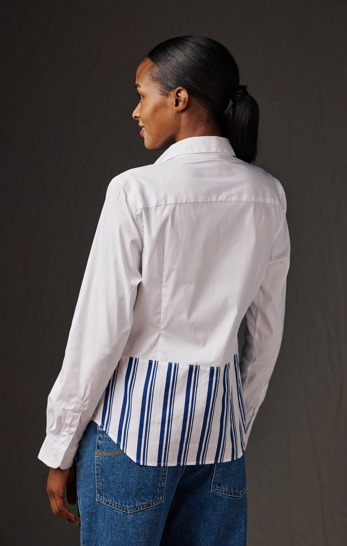 Chemise en popeline de coton blanche et patchwork rayé upcyclée Pap'Atelier