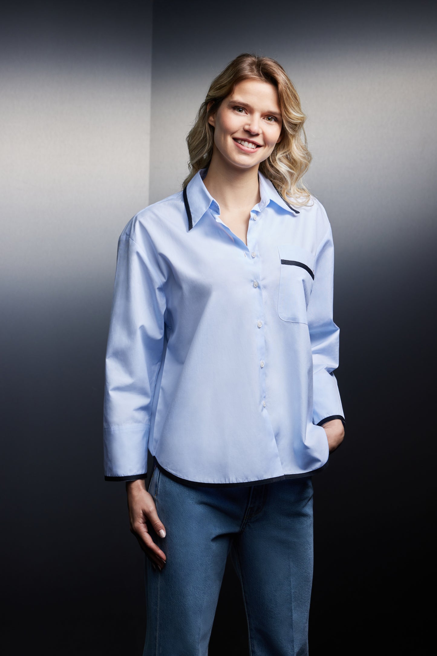 Upcycled sky cotton shirt with navy braids Pap'Atelier