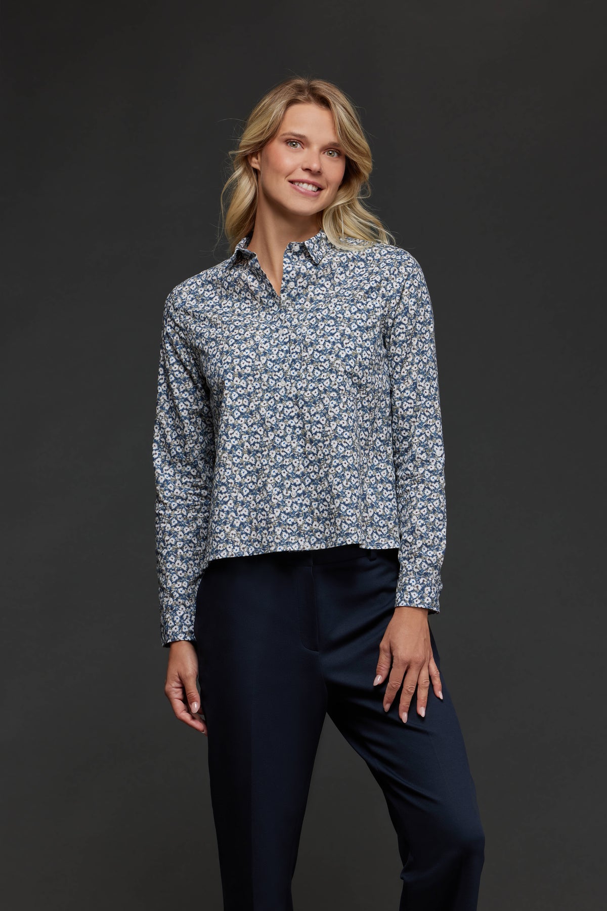 Chemise upcyclée Pap'Atelier en coton à imprimé floral et dos ouvert