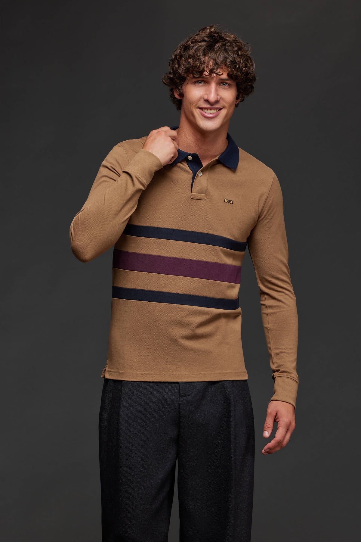 Polo manches longues upcyclé Pap'Atelier en coton camel à rayures marine et bordeaux