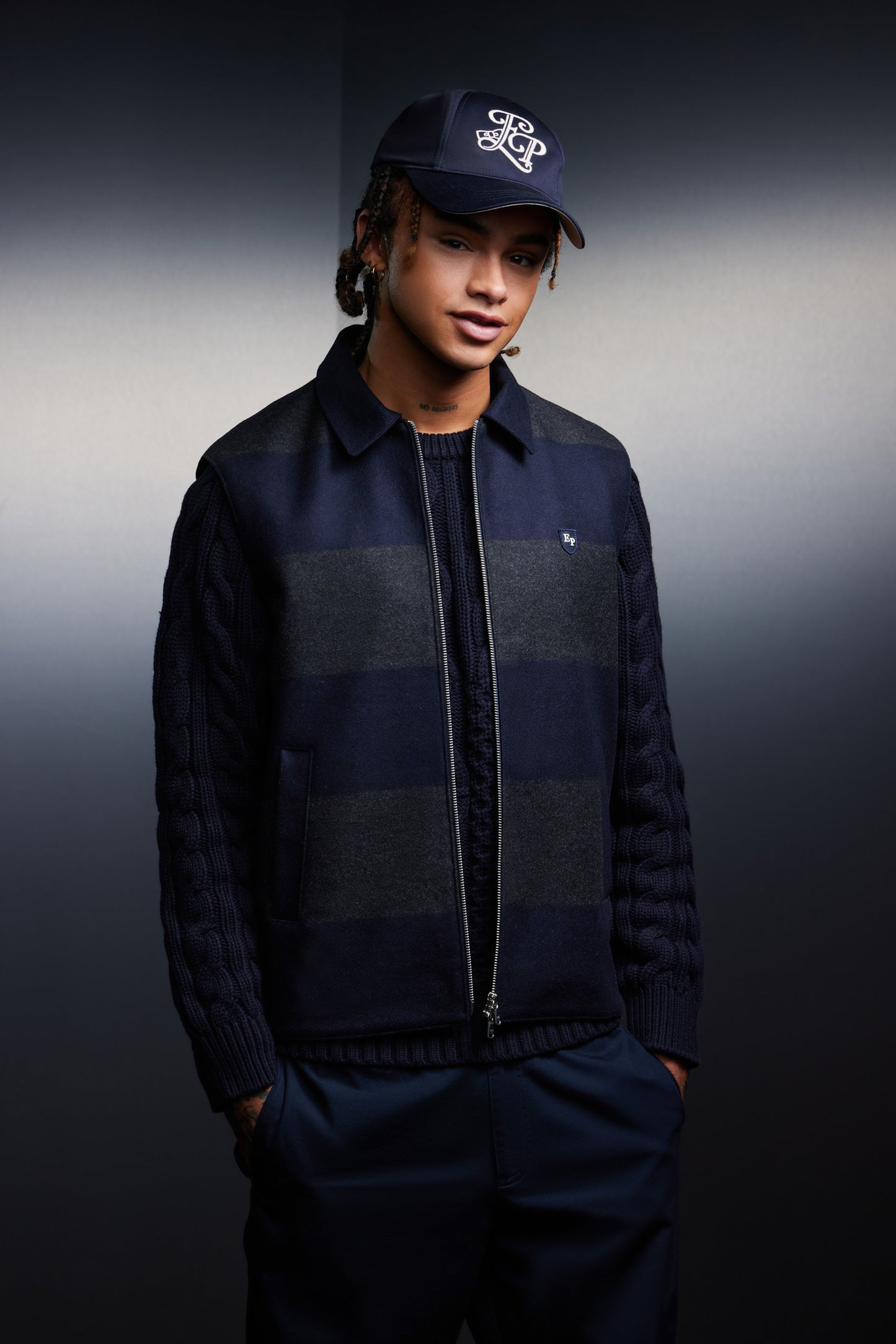 Gilet sans manches à rayures marine et grises et col marine upcyclé Pap'Atelier