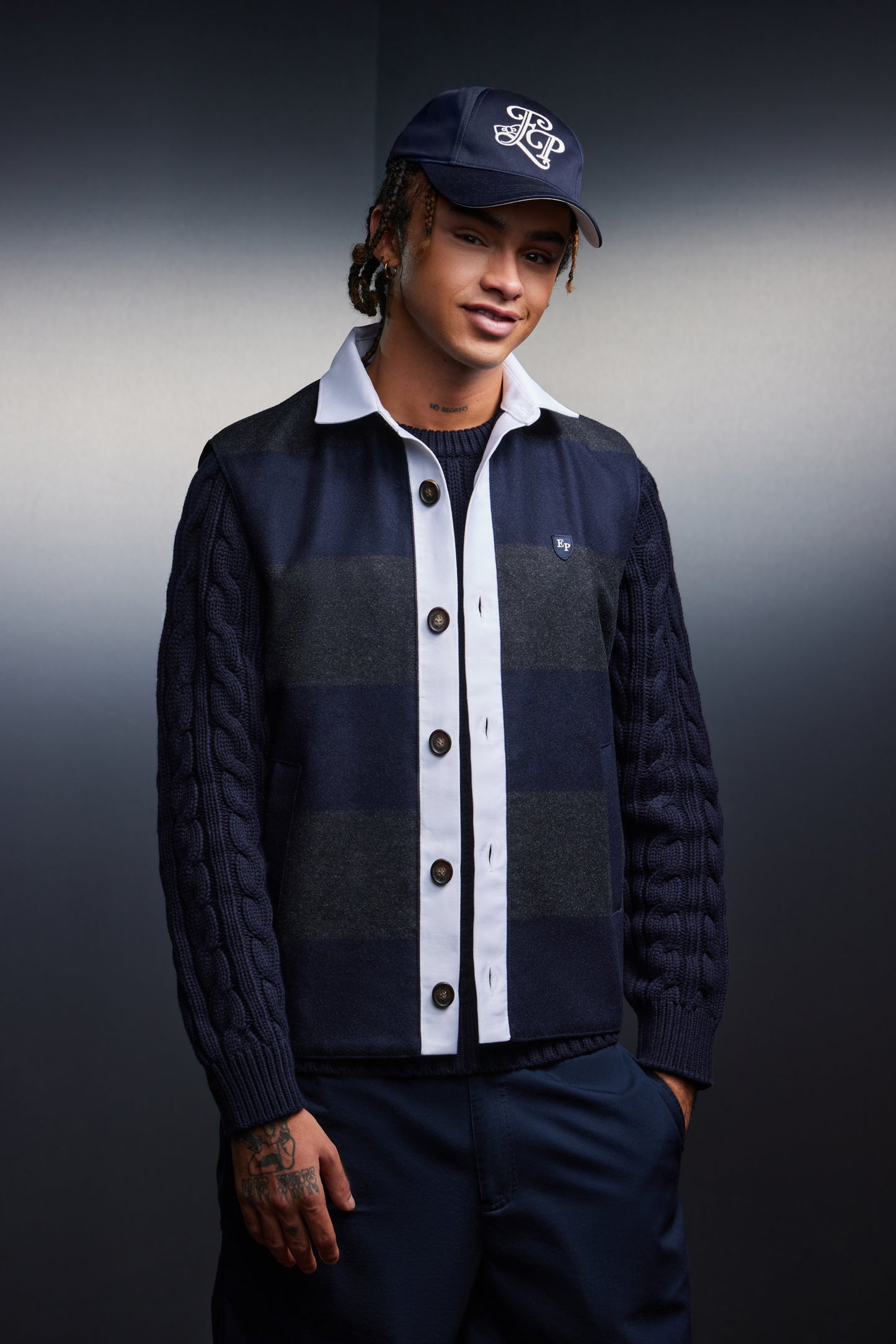 Gilet sans manches à rayures marine et grises et col maillot upcyclé Pap'Atelier