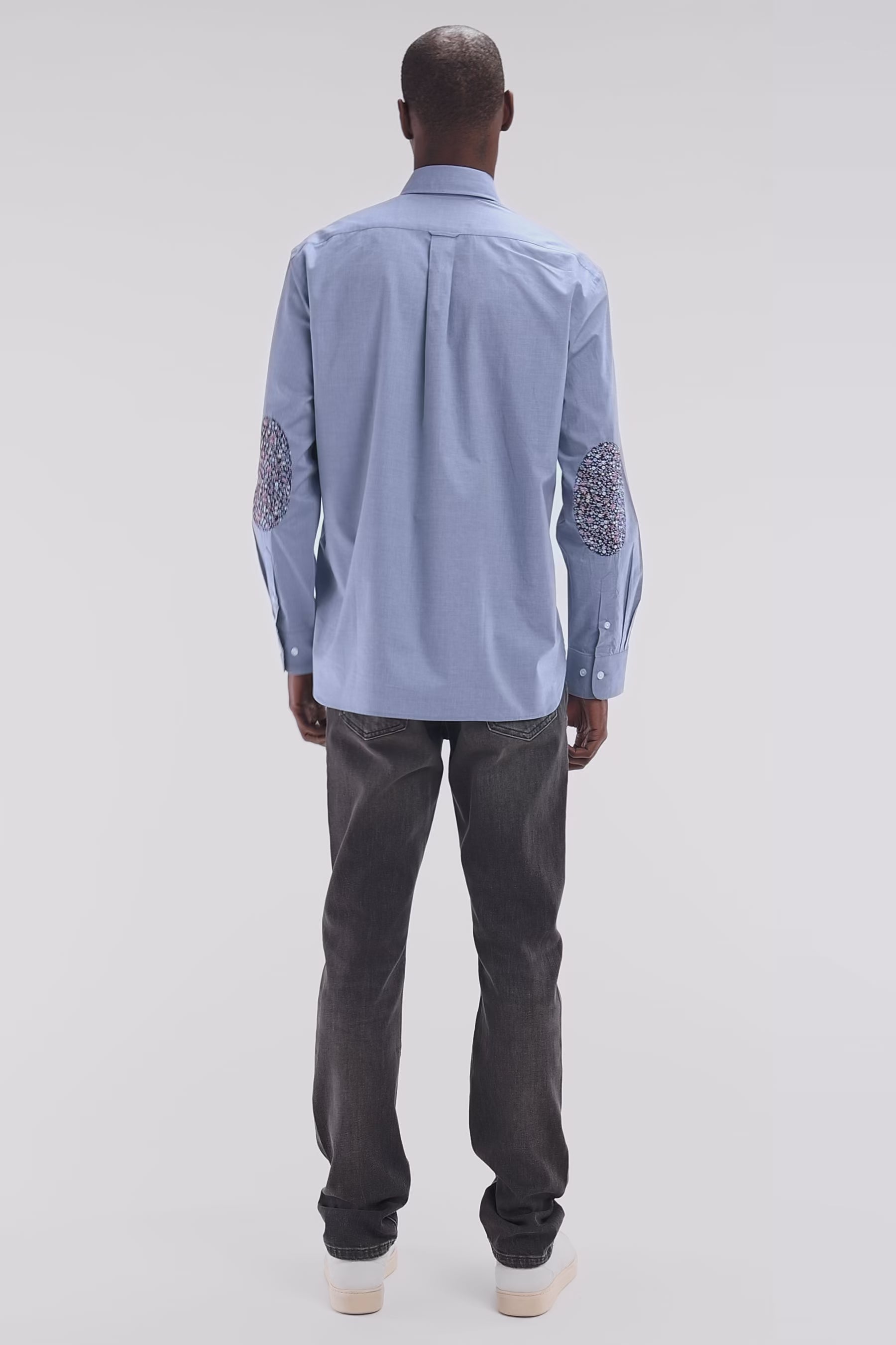 Chemise en coton bleu ciel coudière coupe droite