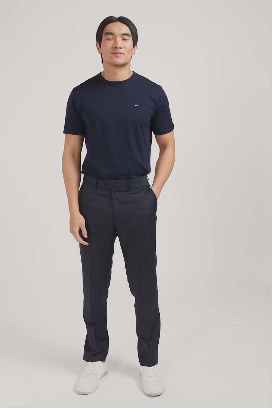 Pantalon regular gris foncé en laine à plis cassés