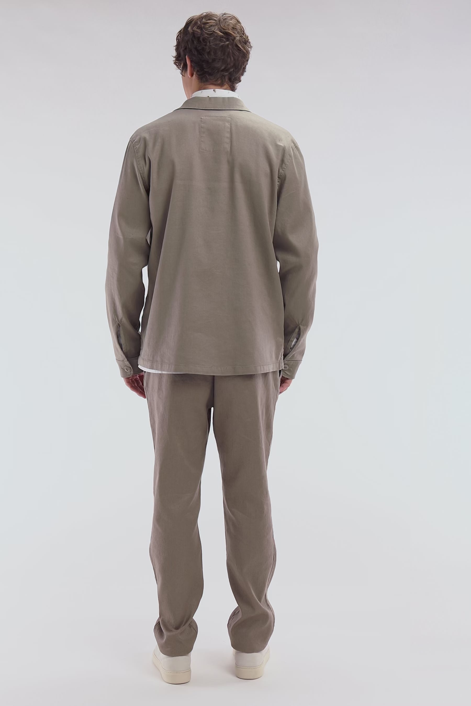 Chemise à micromotifs nœuds en coton sable coupe droite