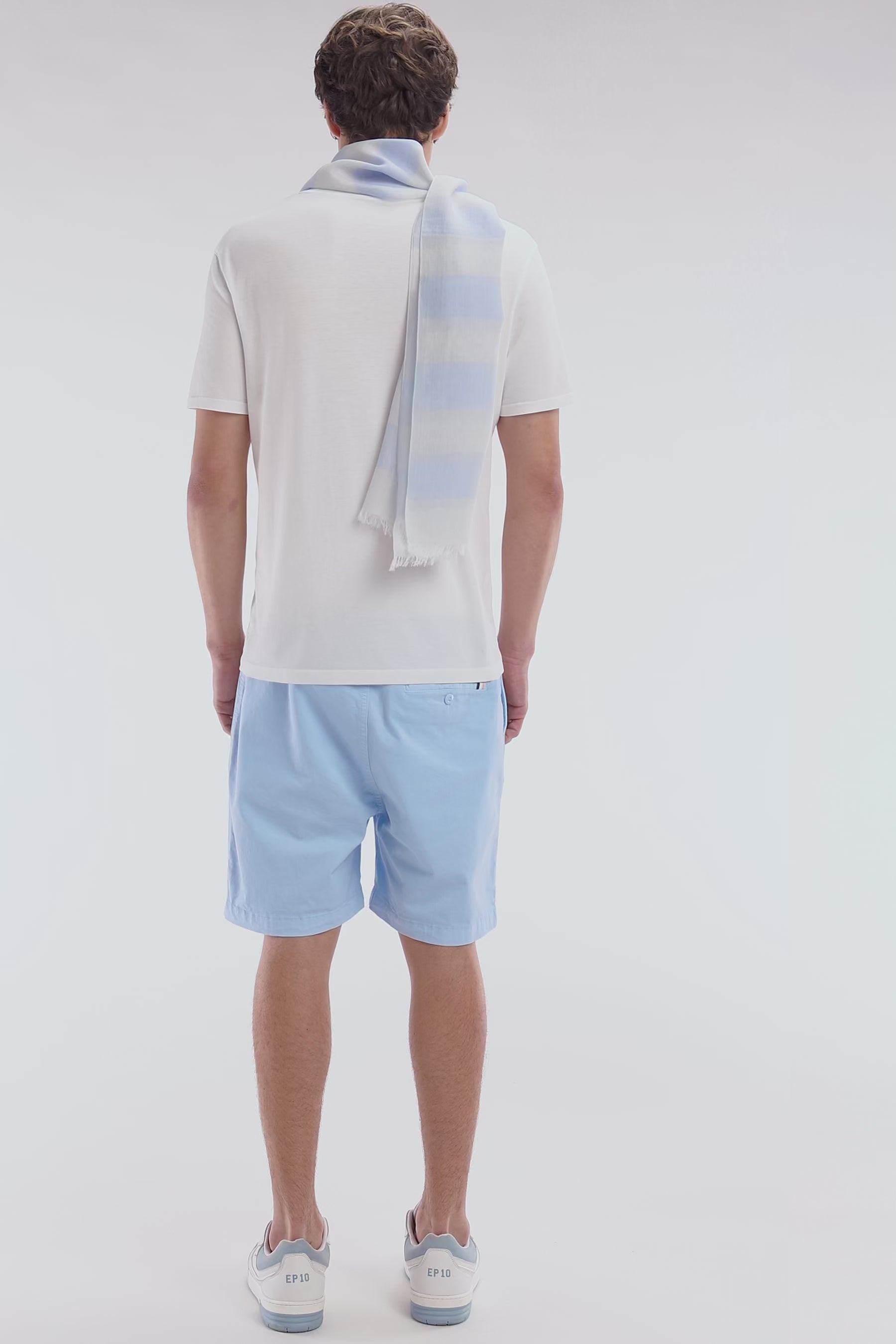 Short à taille élastique en coton stretch uni ciel