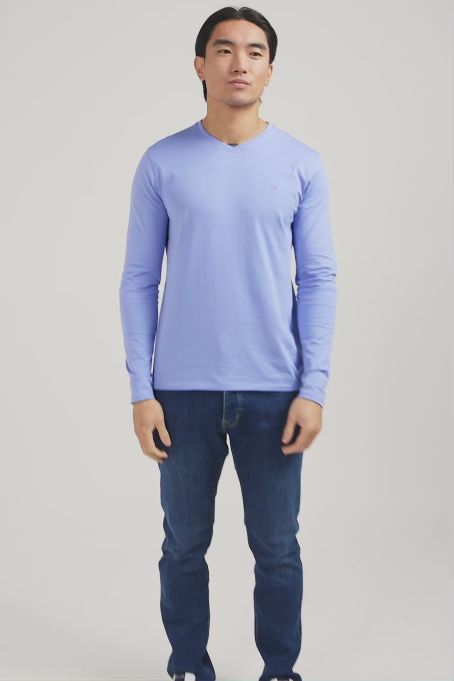 T-shirt bleu col V à manches longues