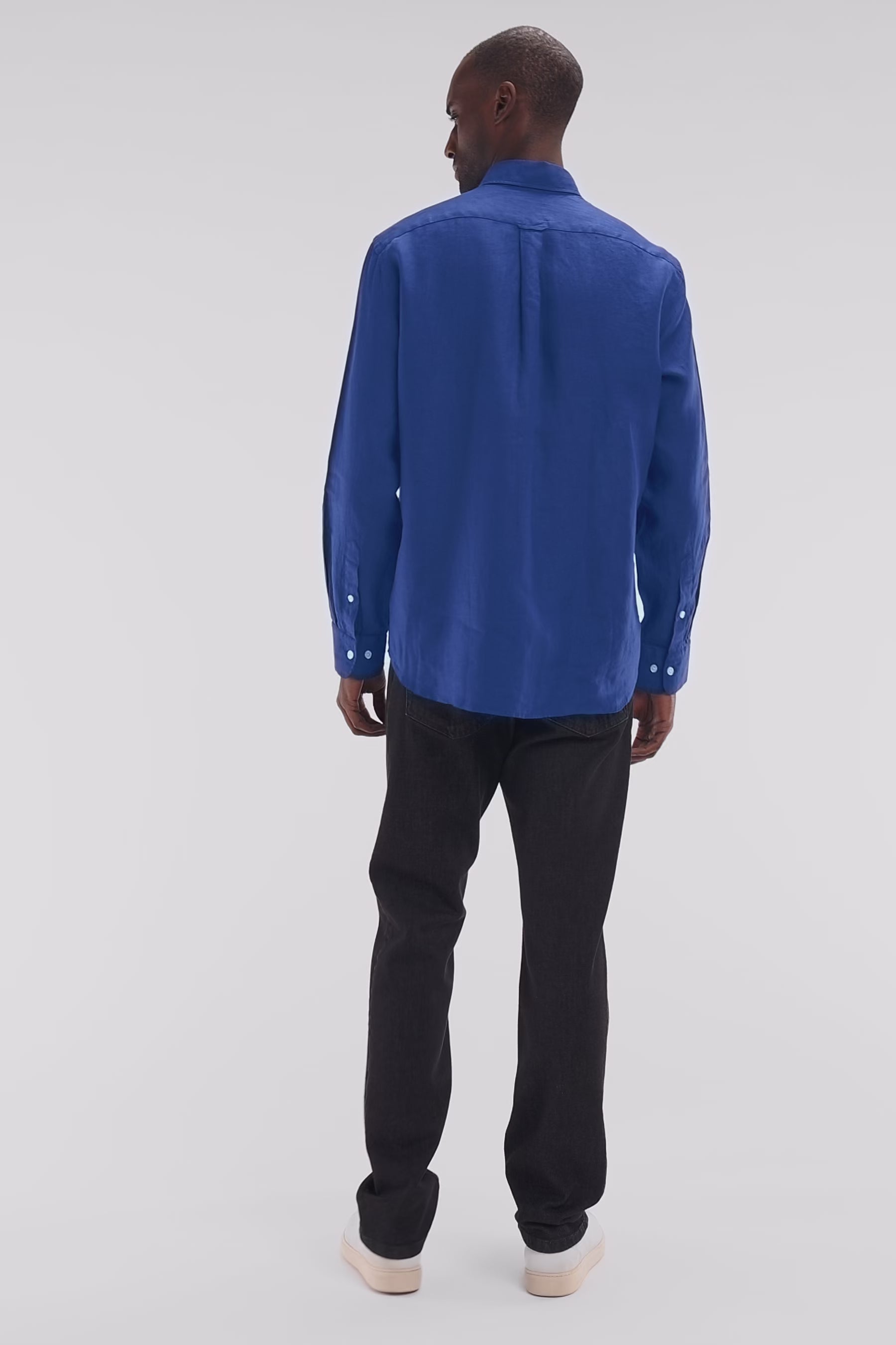 Chemise en lin bleu foncé unie coupe droite