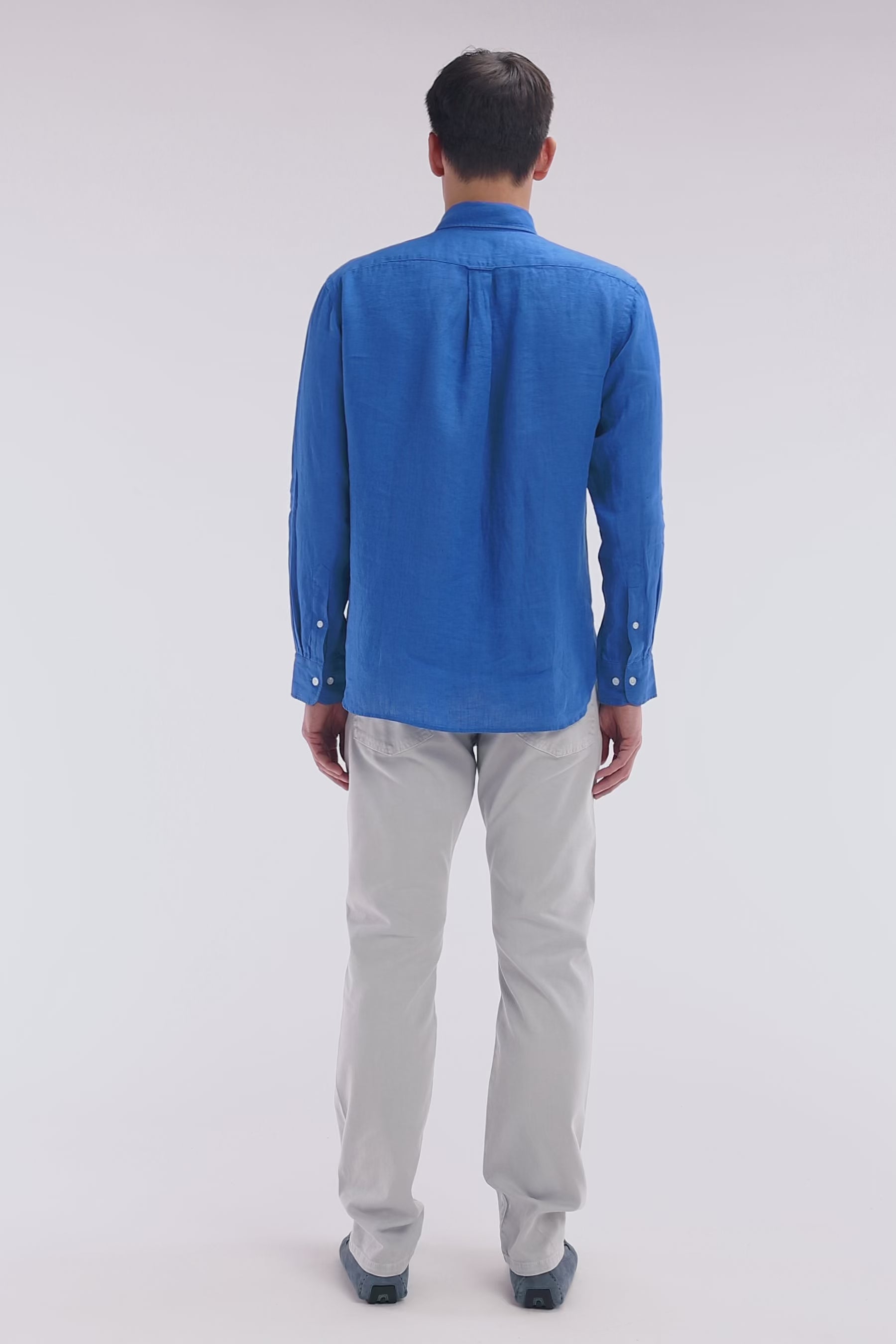 Chemise en lin bleu unie coupe droite